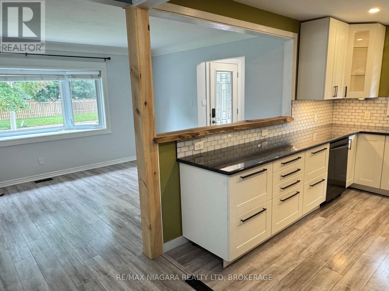 8 Lakehurst Drive, St. Catharines, Ontario  L2N 4C2 - Photo 3 - X13586684