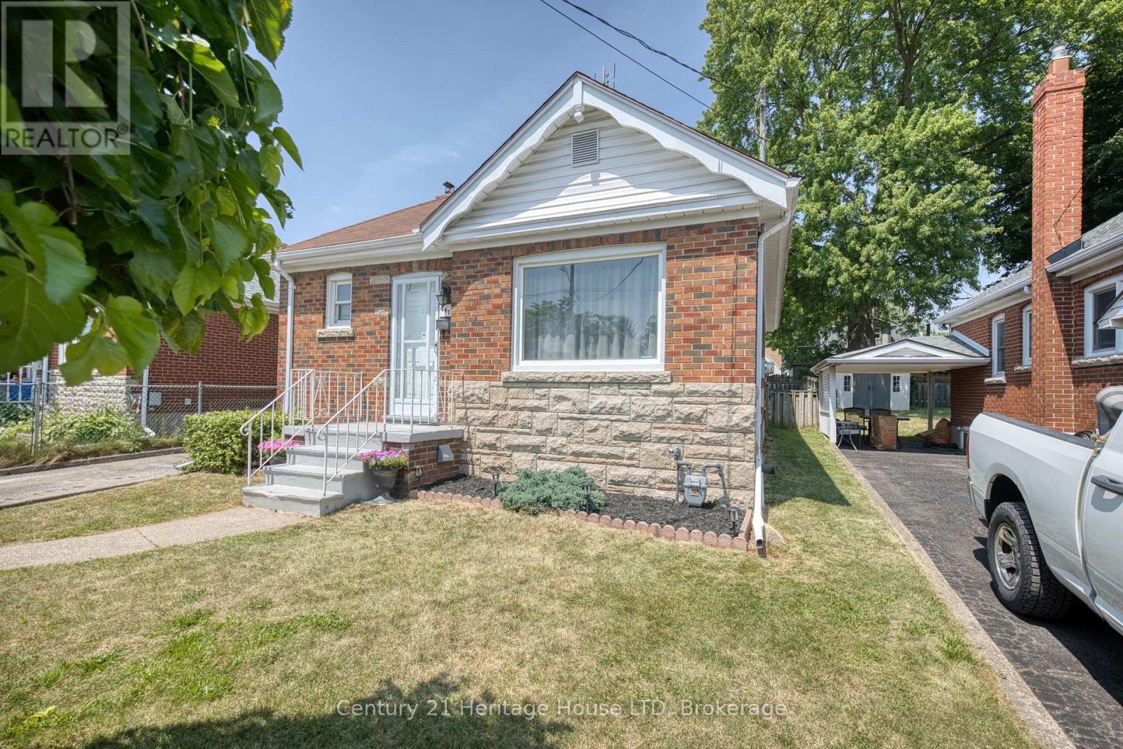 6477 Barker Street, Niagara Falls, Ontario  L2G 1Y6 - Photo 1 - X13586964