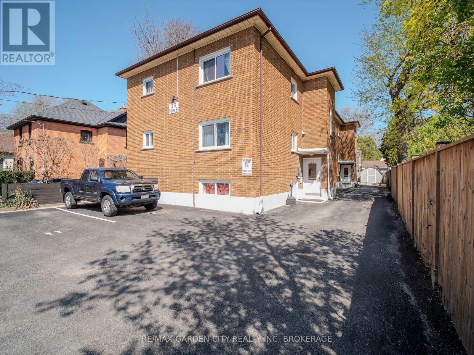 25 Ottawa Street, St. Catharines, Ontario  L2R 1Z1 - Photo 1 - X13587158