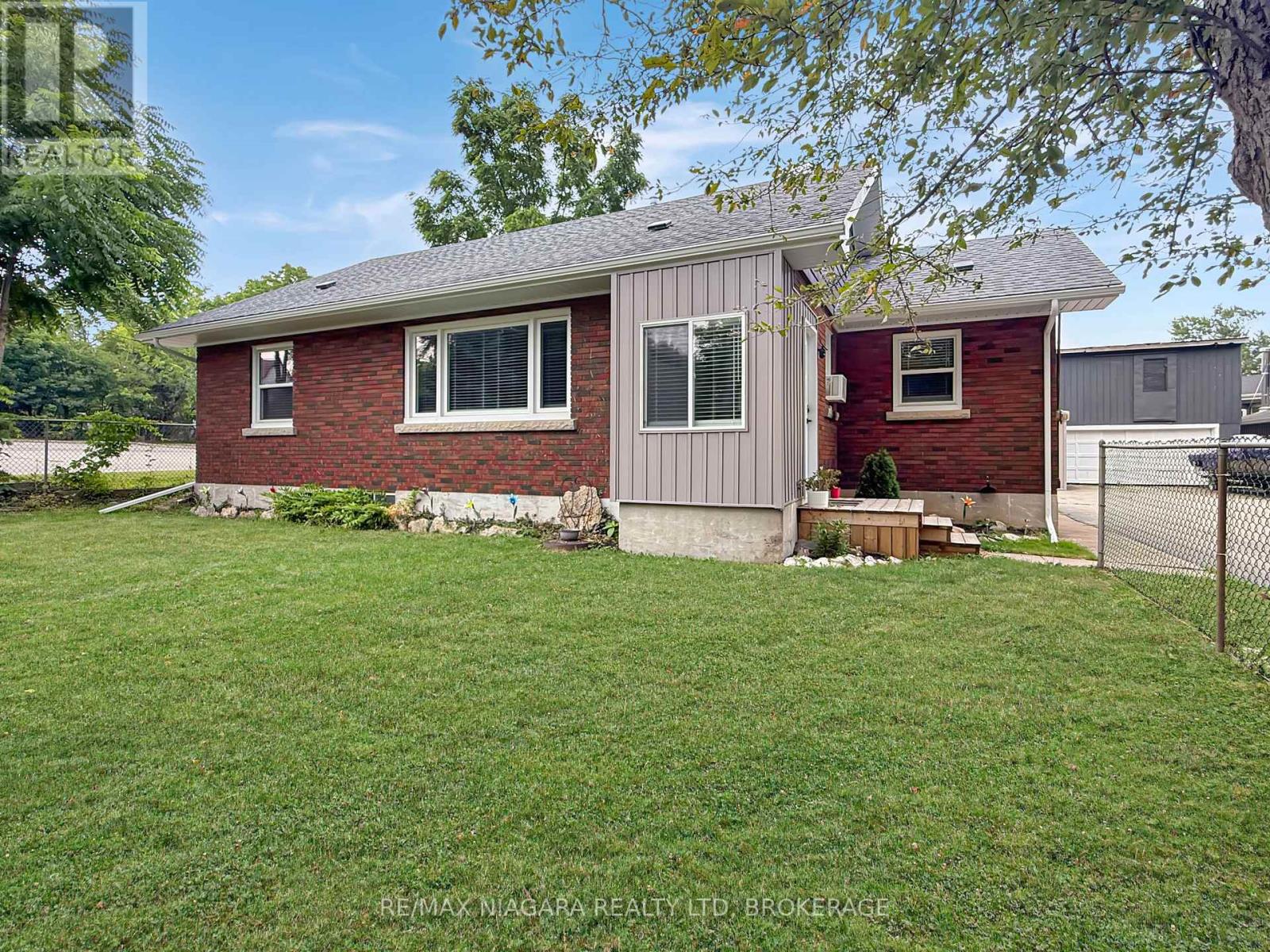 222 Ridgeway Road, Fort Erie, Ontario  L0S 1B0 - Photo 2 - X13593382
