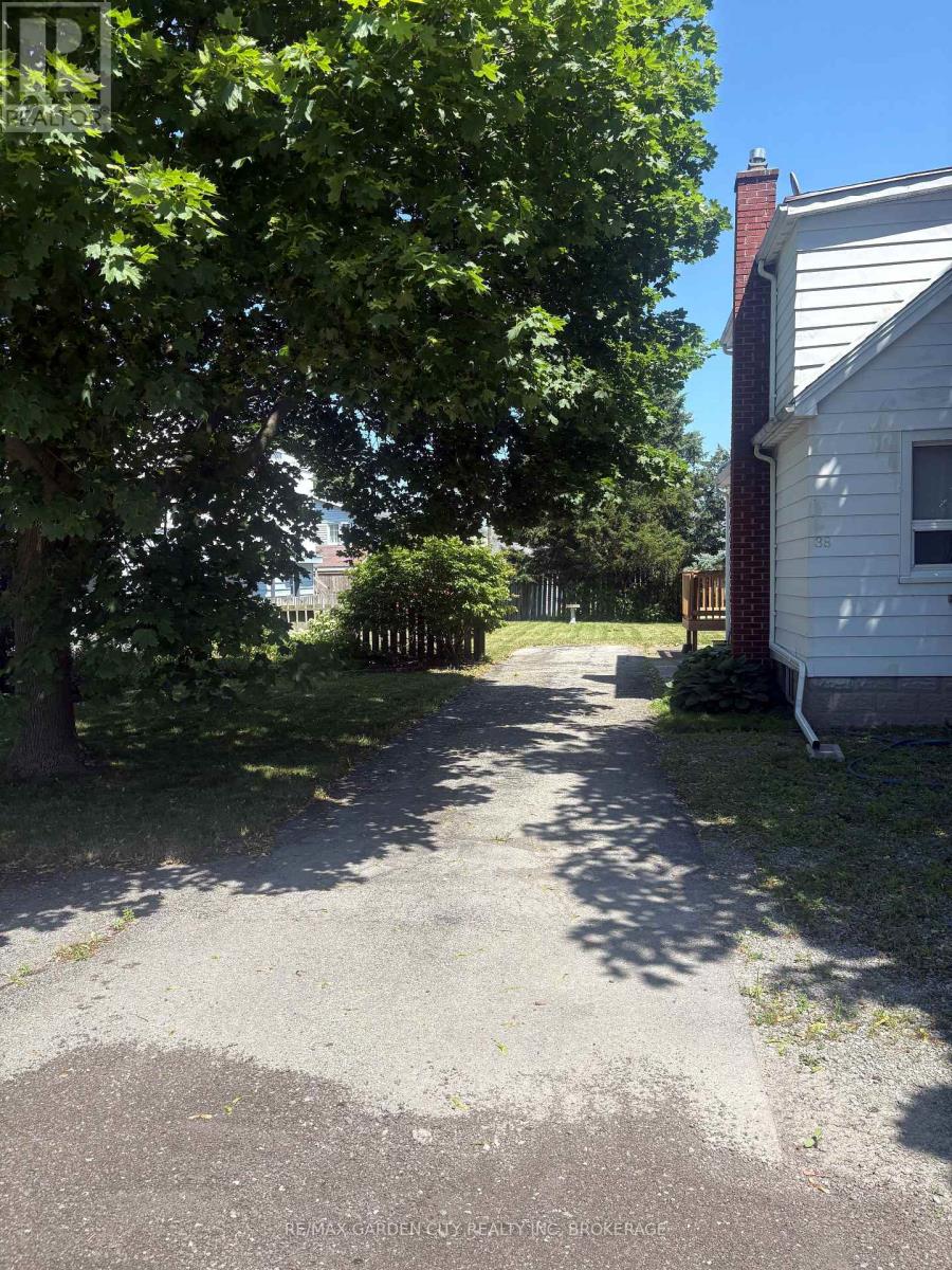 40 Oakwood Street, Port Colborne, Ontario  L3K 5E9 - Photo 1 - X13594846