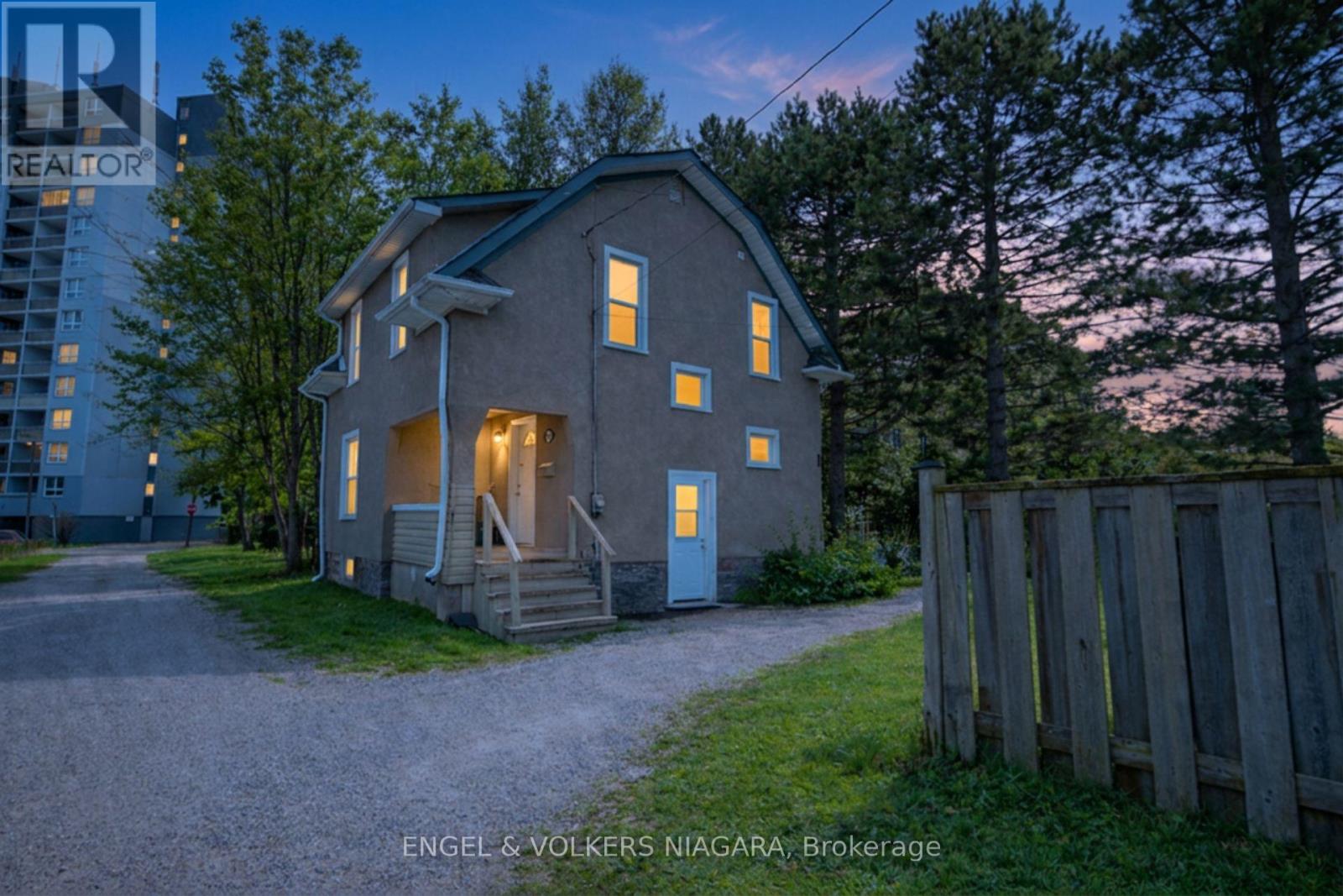 4752 Crawford Place W, Niagara Falls, Ontario  L2E 1Z2 - Photo 1 - X13597732