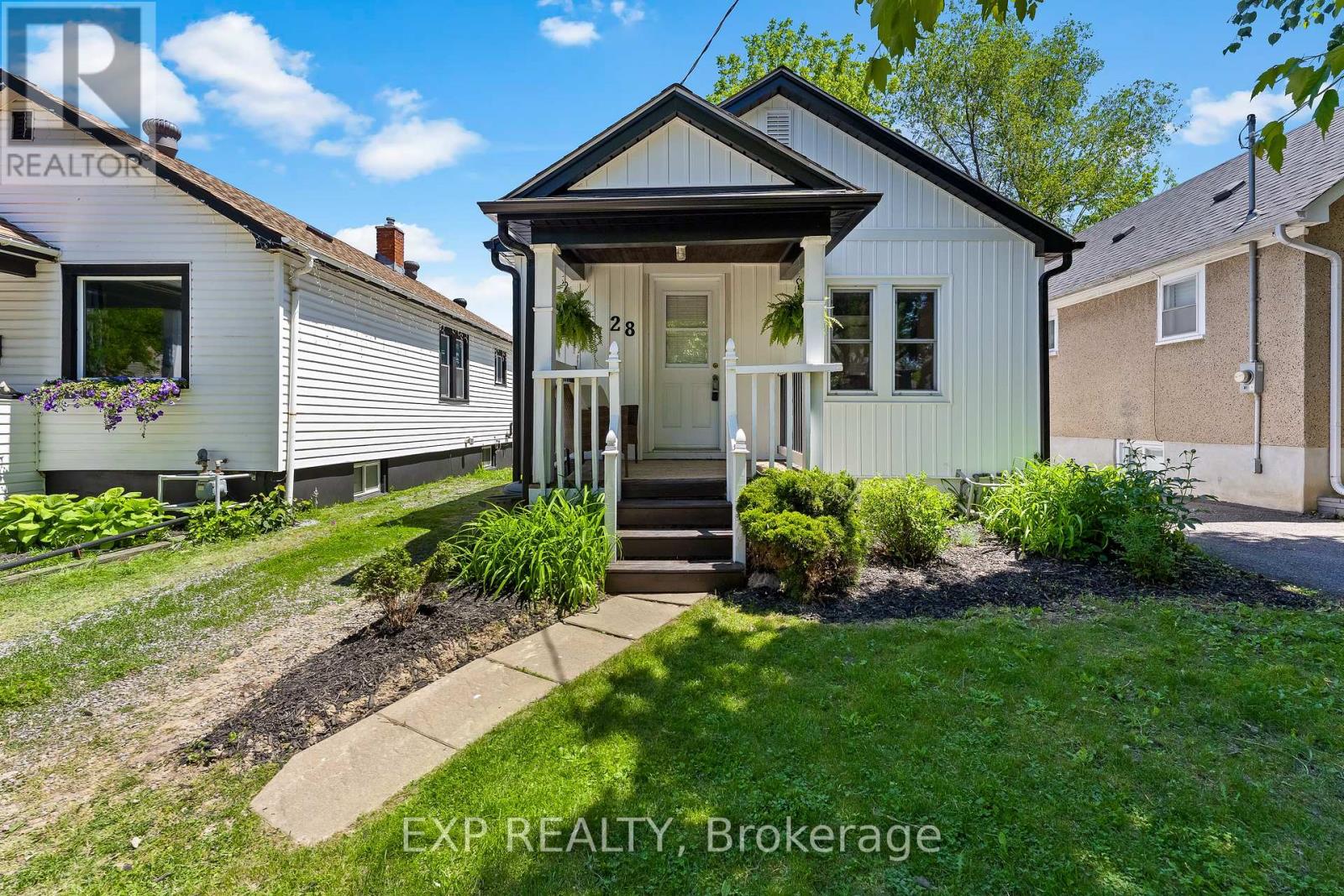 28 Grantham Avenue, St. Catharines, Ontario  L2P 3B4 - Photo 1 - X13604896