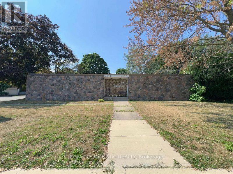 4213/4207 4213/4207 Drummond Road, Niagara Falls, Ontario  L2E 6C2 - Photo 1 - X13610550