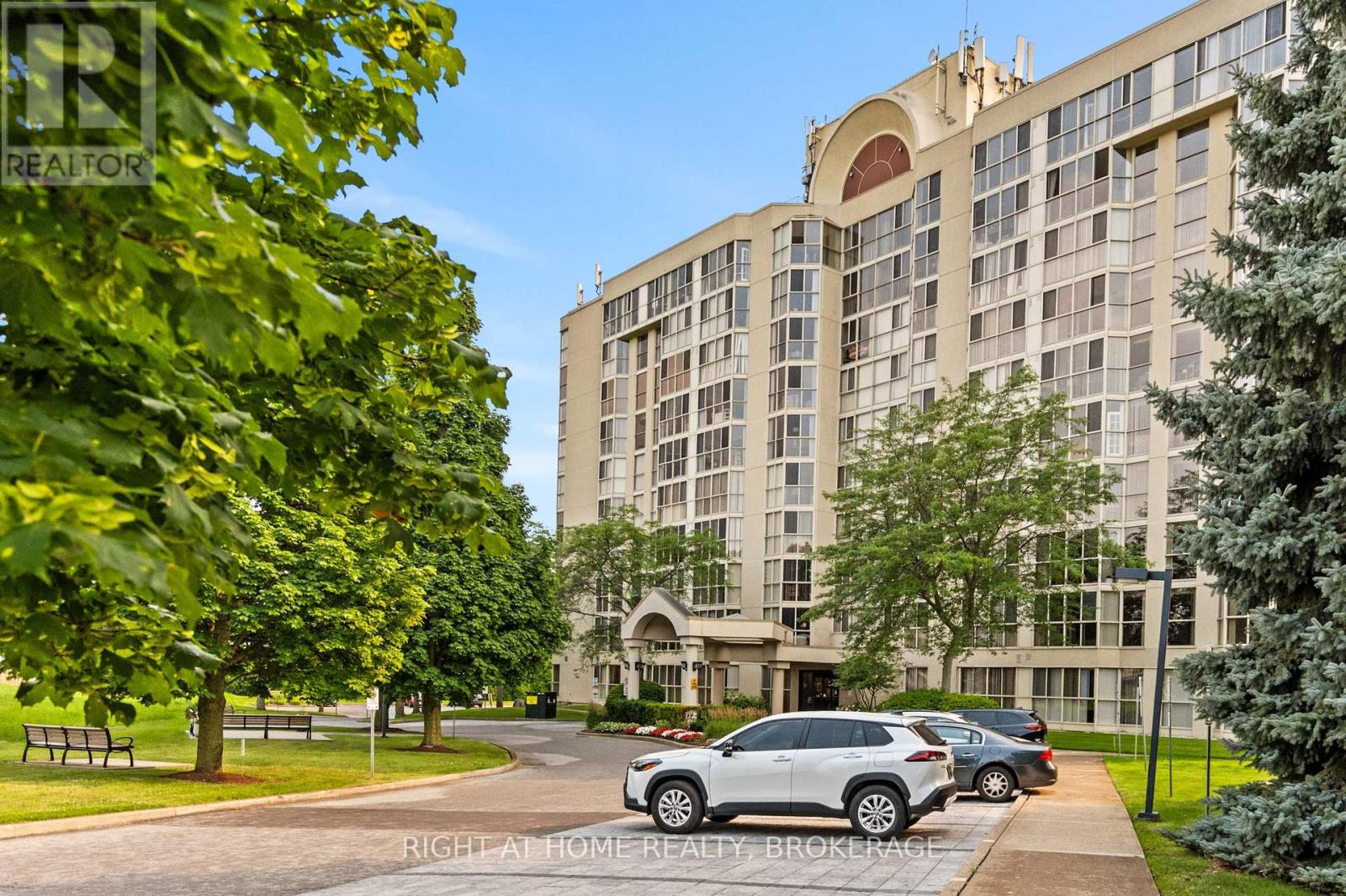 801 - 162 Martindale Road, St. Catharines, Ontario  L2S 3S4 - Photo 1 - X13615560