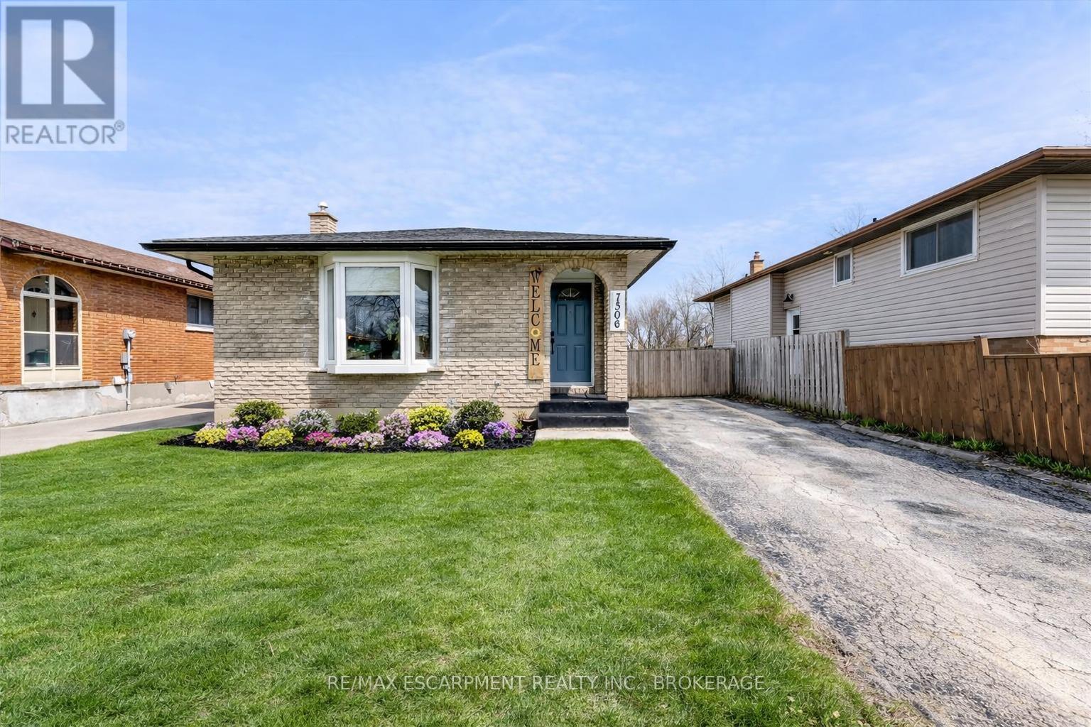 7506 Jubilee Drive, Niagara Falls, Ontario  L2G 7J5 - Photo 1 - X13618562