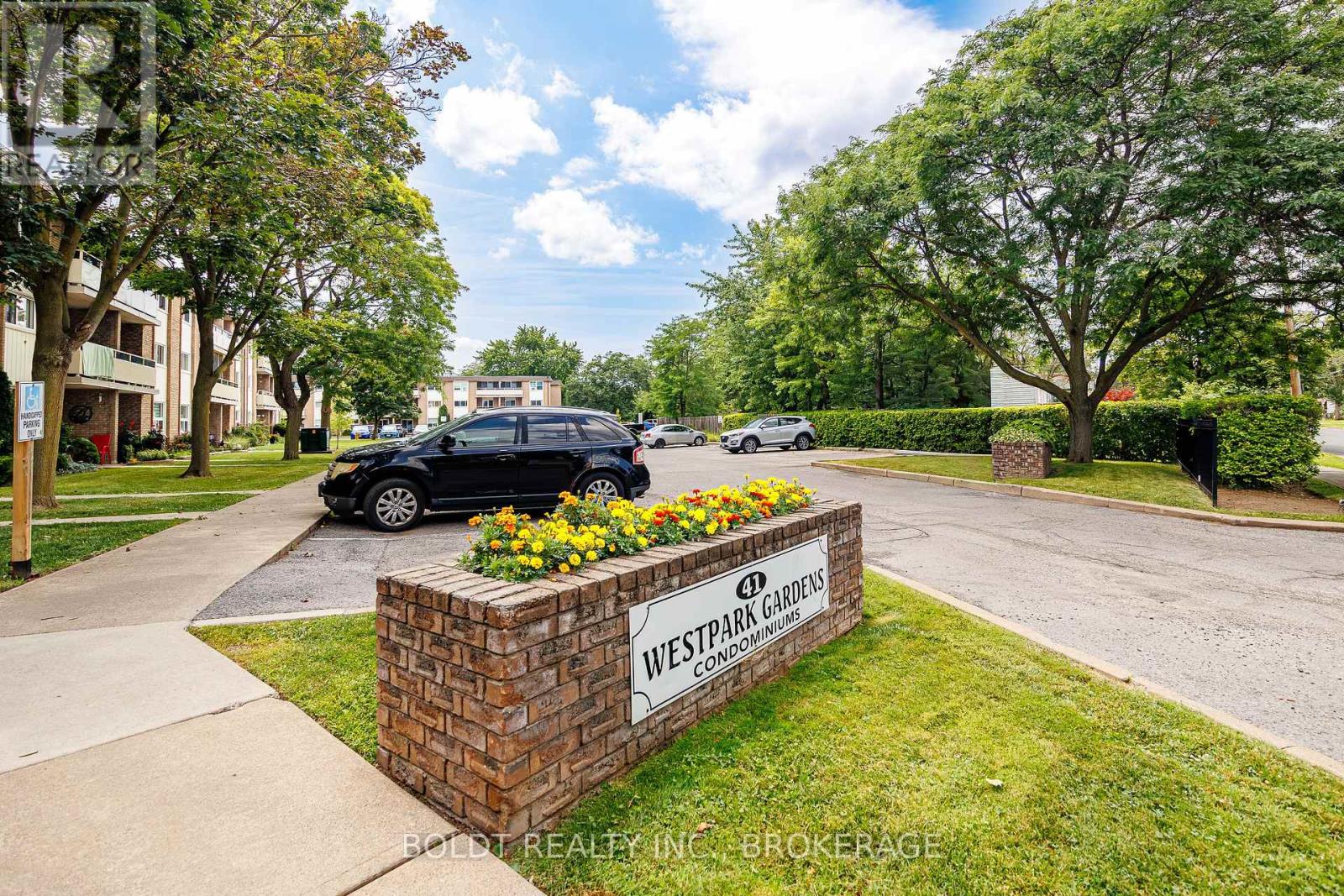 209 - 41 Rykert Street, St. Catharines, Ontario  L2S 3A4 - Photo 1 - X13624058