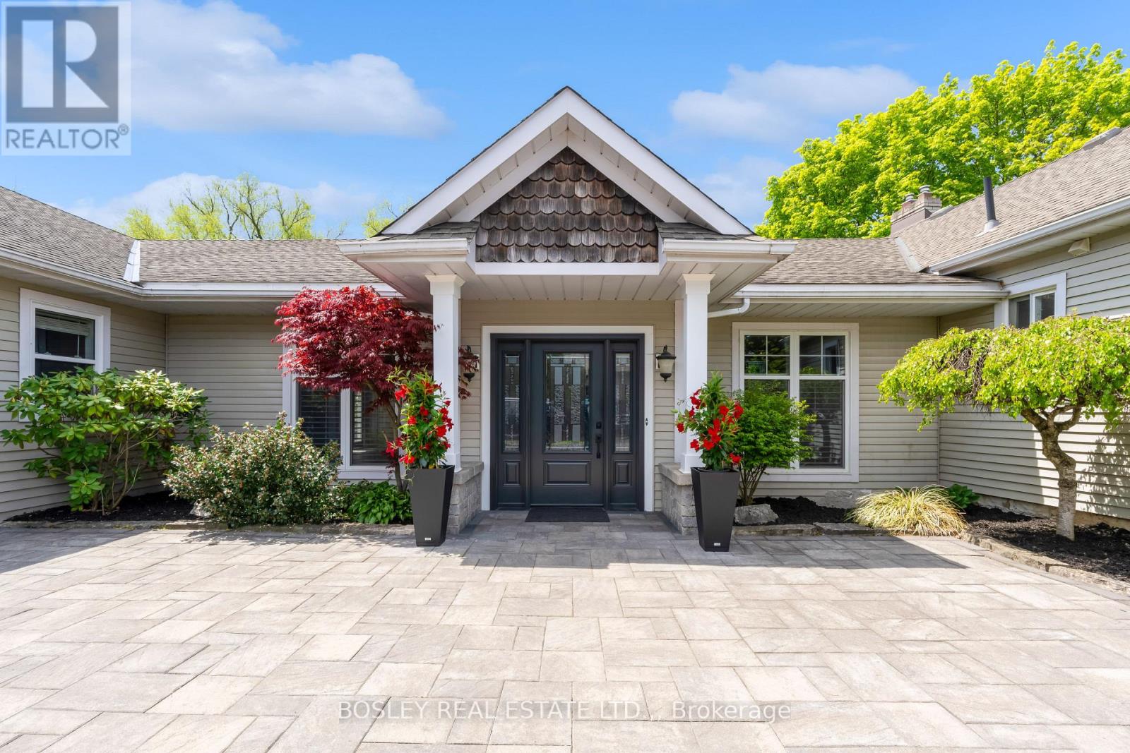 166 Lakeshore Road, St. Catharines, Ontario  L2N 2V1 - Photo 1 - X13624524
