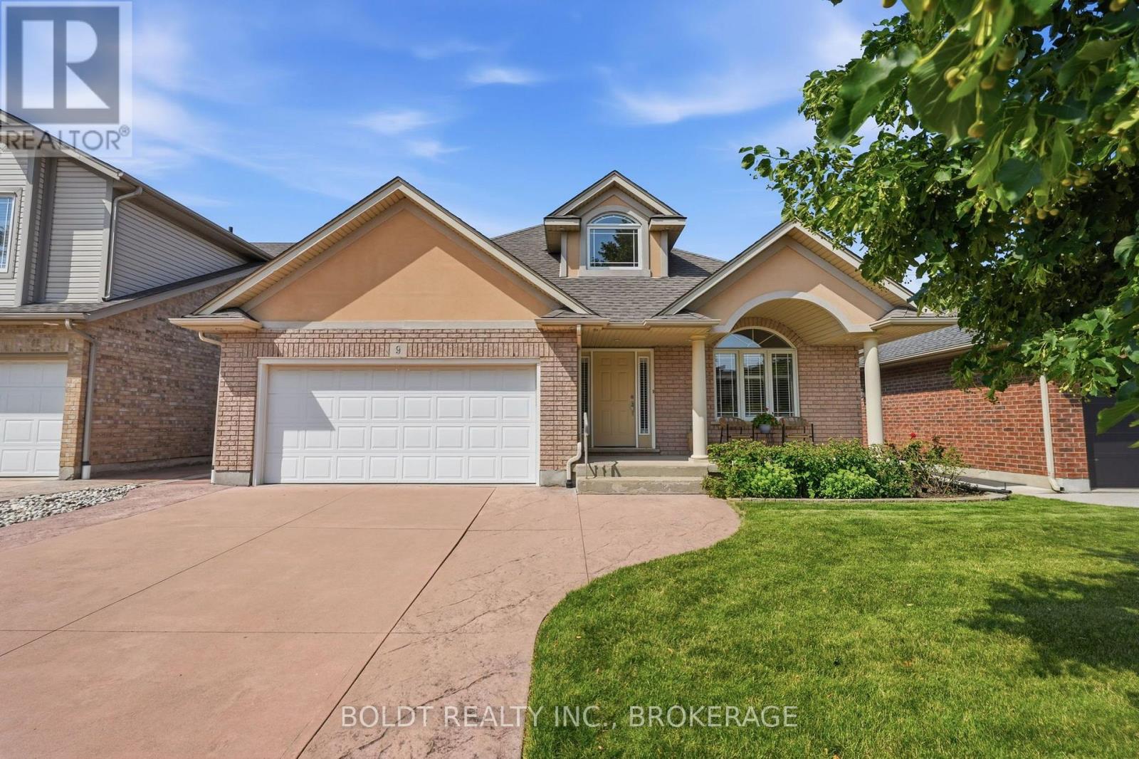 9 Nicholas Drive, St. Catharines, Ontario  L2S 4C2 - Photo 1 - X13625208