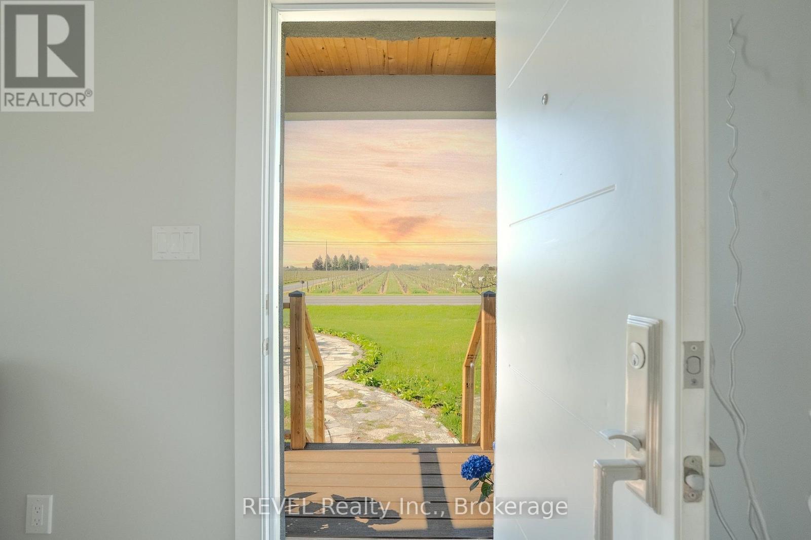 165 East West Line, Niagara-On-The-Lake, Ontario  L0S 1J0 - Photo 8 - X13628268