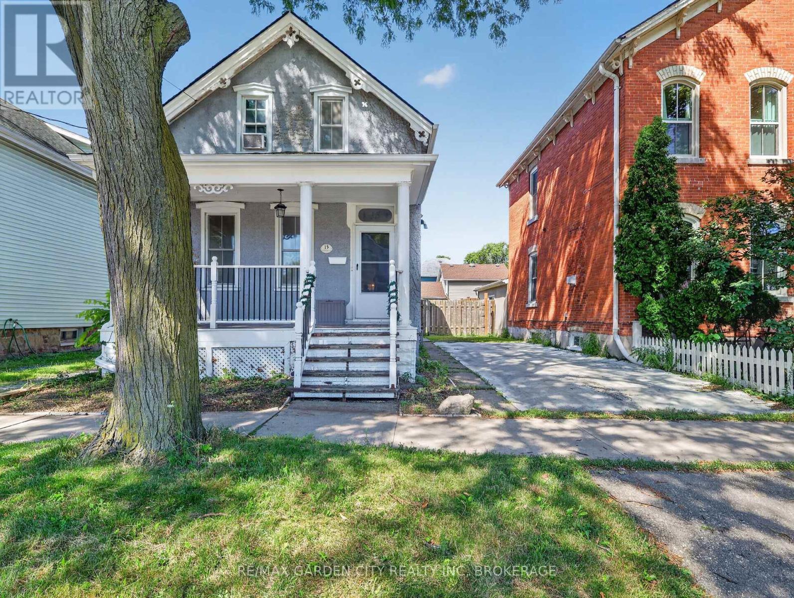 15 Catherine Street, St. Catharines, Ontario  L2R 5E4 - Photo 2 - X13636770