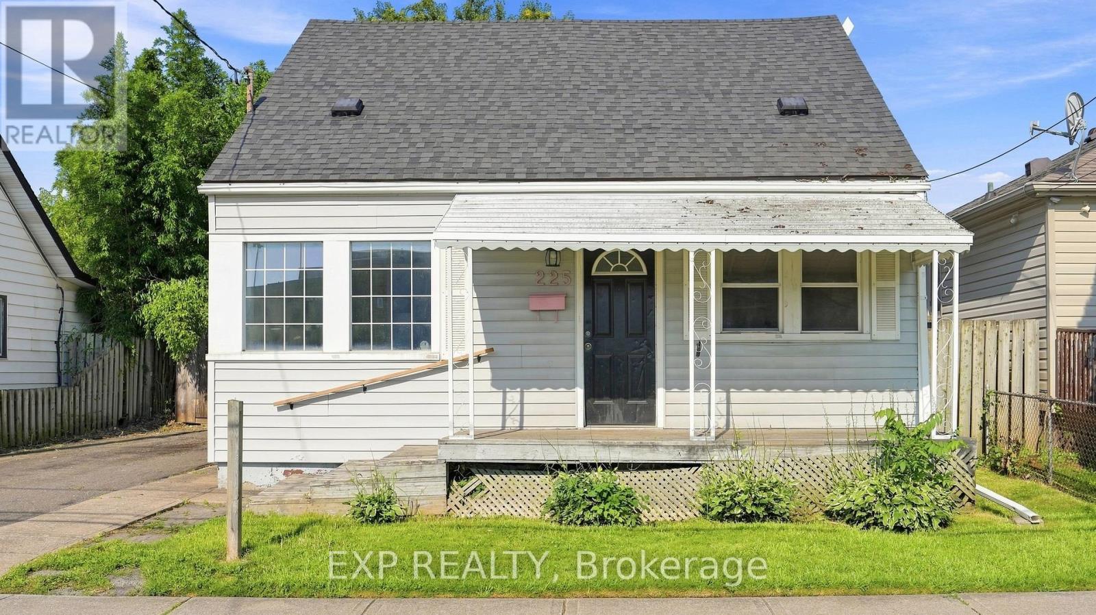 225 Grantham Avenue, St. Catharines, Ontario  L2M 4Z2 - Photo 3 - X13641378