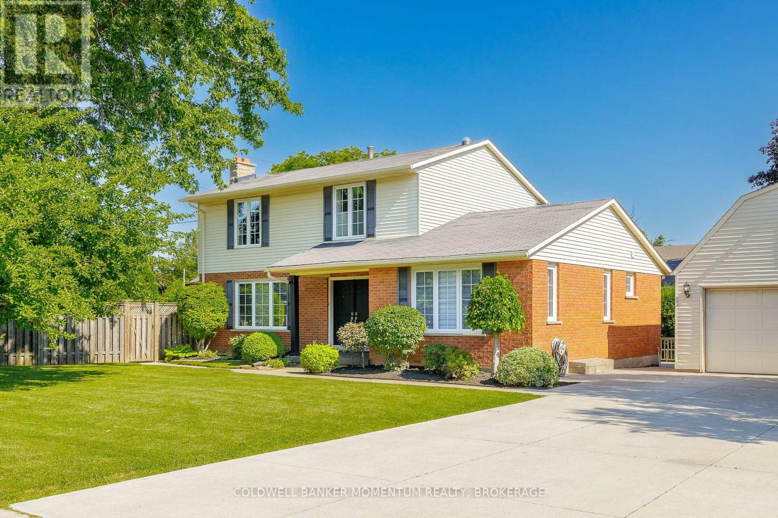 212 Livingston Avenue, Grimsby, Ontario  L3M 4V8 - Photo 1 - X13643170