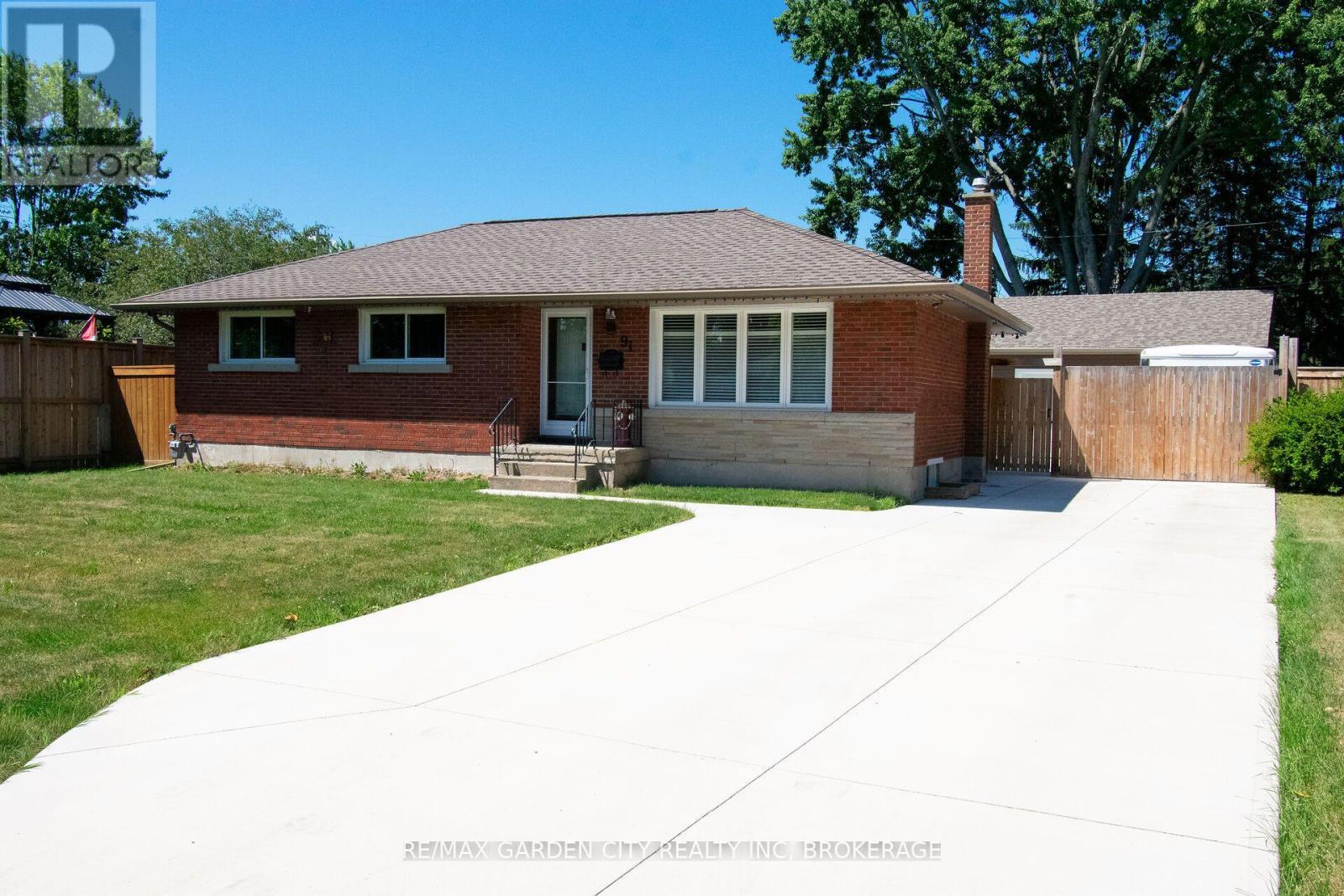 91 Crescent Drive, Welland, Ontario  L3B 2X4 - Photo 1 - X13643672