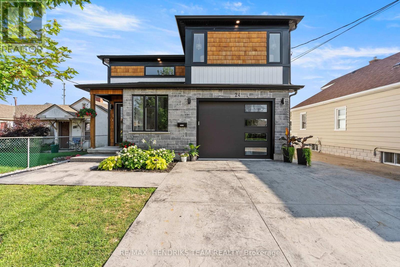 24 Prospect Avenue, St. Catharines, Ontario  L2M 5K1 - Photo 1 - X13646006