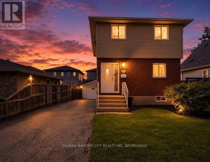 211 Morton Street S, Thorold, Ontario  L2V 1C8 - Photo 1 - X13653018