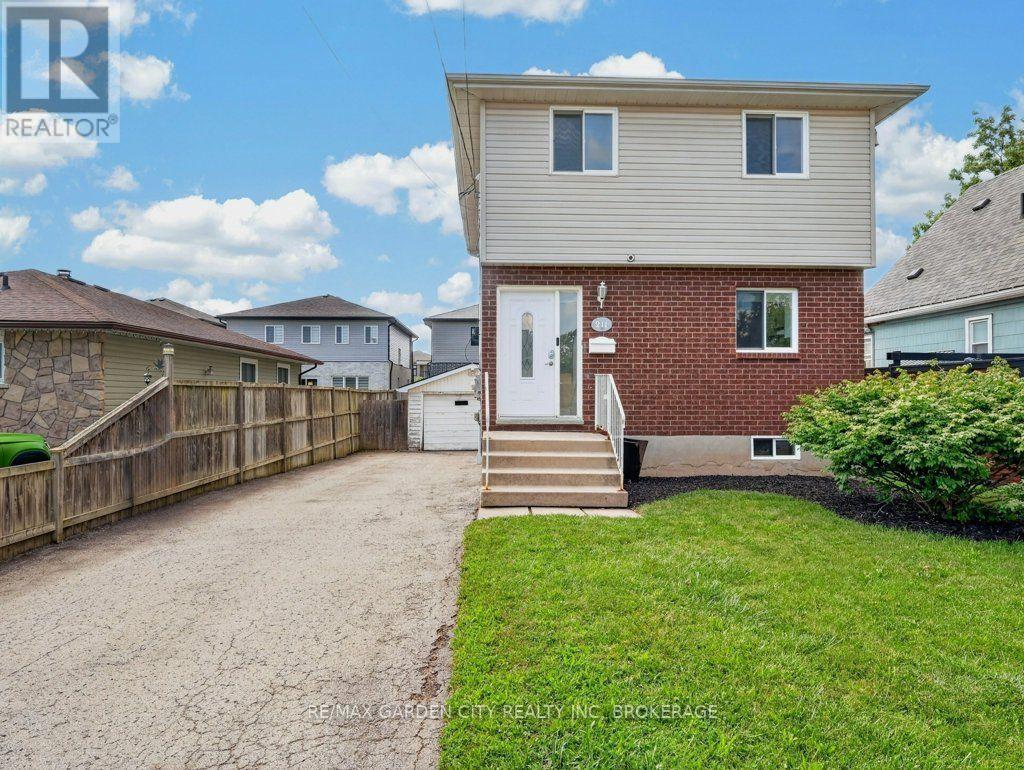 211 Morton Street S, Thorold, Ontario  L2V 1C8 - Photo 2 - X13653018