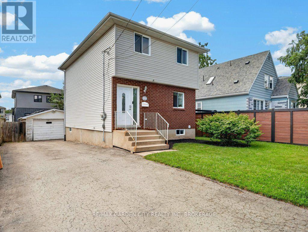211 Morton Street S, Thorold, Ontario  L2V 1C8 - Photo 3 - X13653018