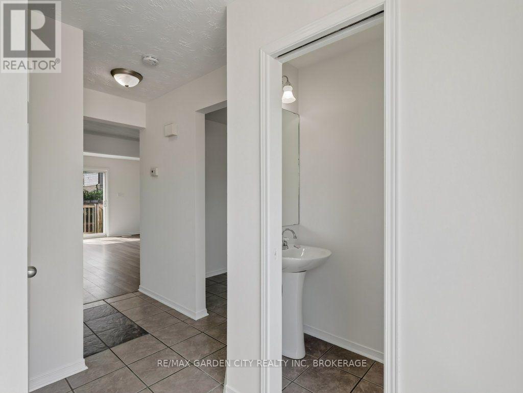 211 Morton Street S, Thorold, Ontario  L2V 1C8 - Photo 5 - X13653018
