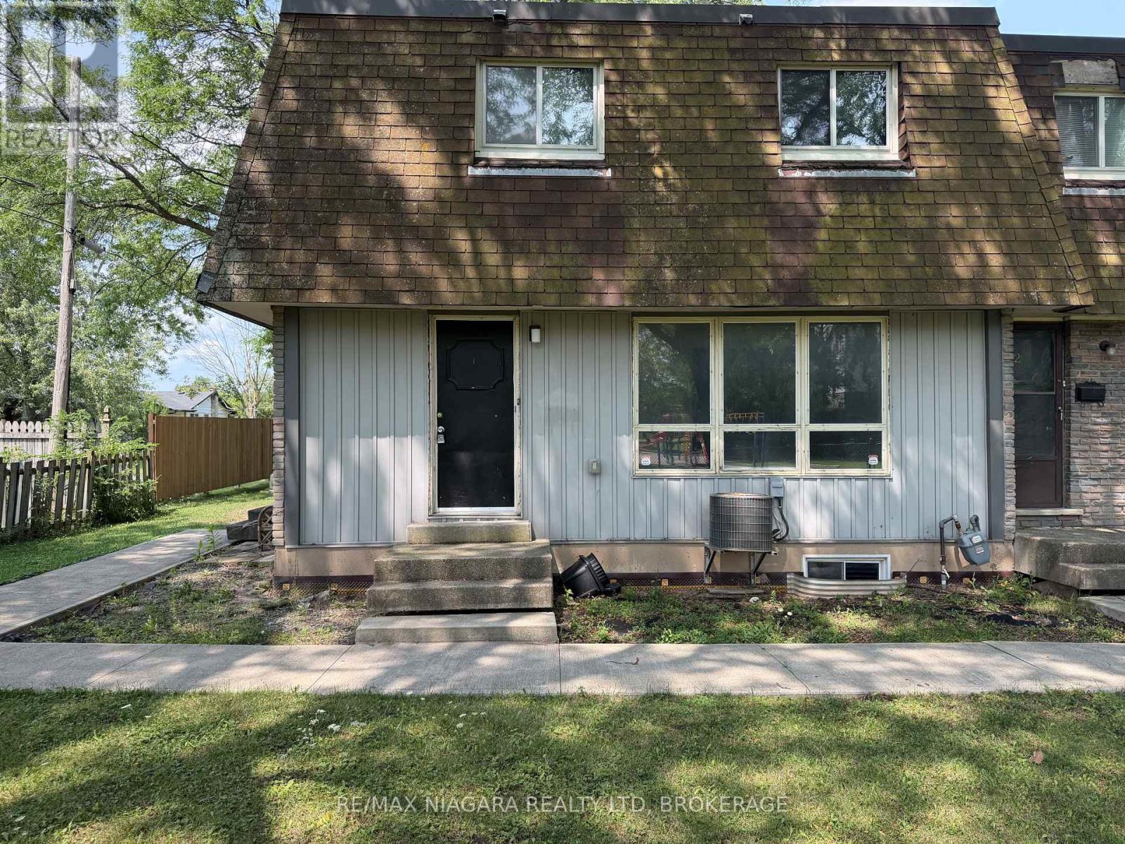 1 - 21 Woodlawn Road, Welland, Ontario  L3C 5Y7 - Photo 1 - X13656568
