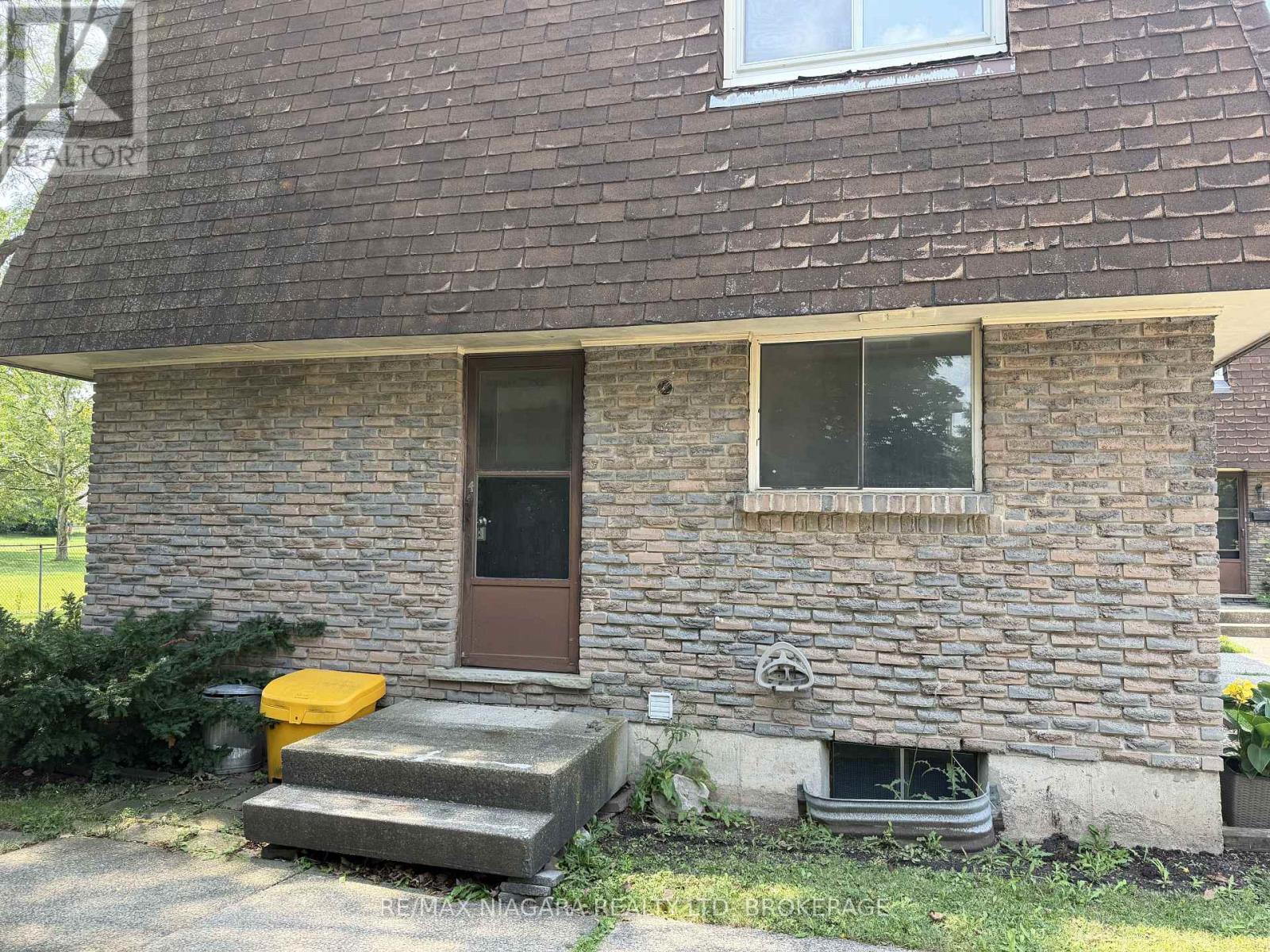 4 - 21 Woodlawn Road, Welland, Ontario  L3C 5Y7 - Photo 1 - X13656574