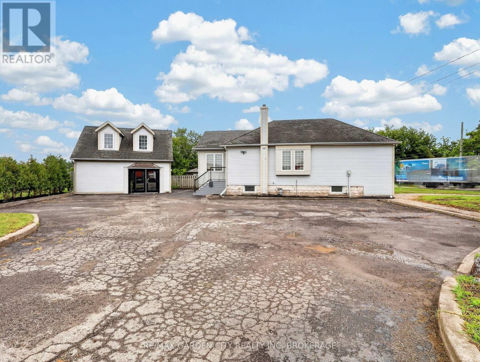 141 Eastchester Avenue, St. Catharines, Ontario  L2P 2Z5 - Photo 1 - X13659010