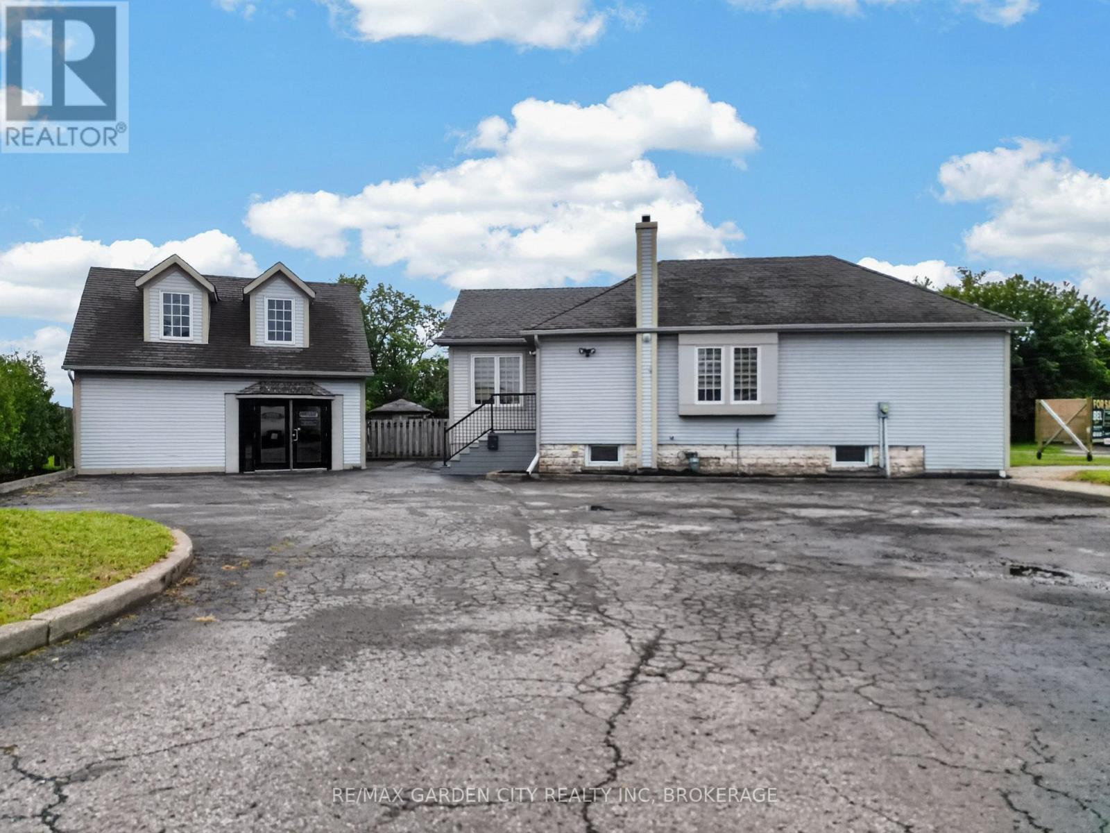141 Eastchester Avenue, St. Catharines, Ontario  L2P 2Z5 - Photo 2 - X13659010