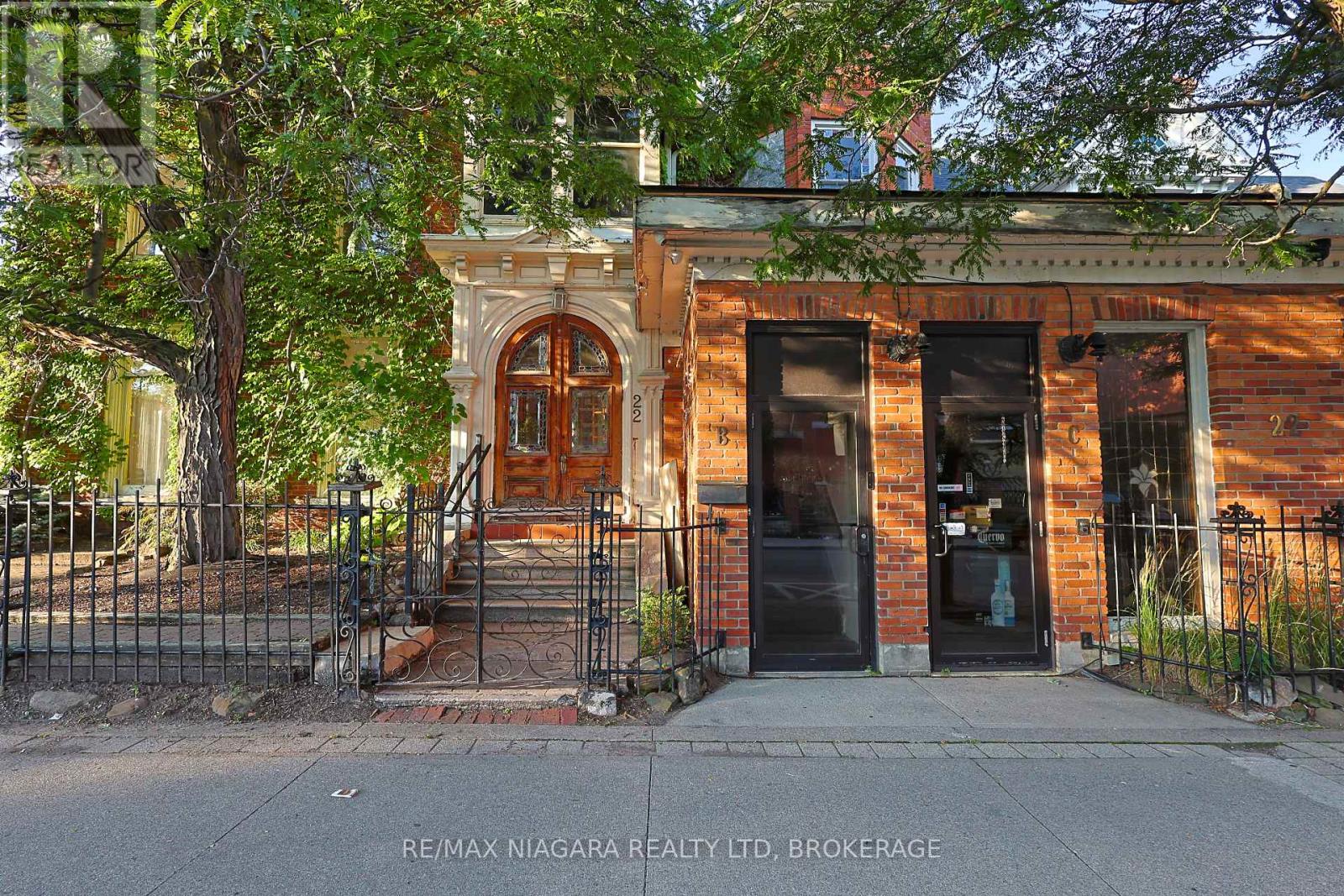 22 Academy Street, St. Catharines, Ontario  L2R 4Z6 - Photo 1 - X13659796