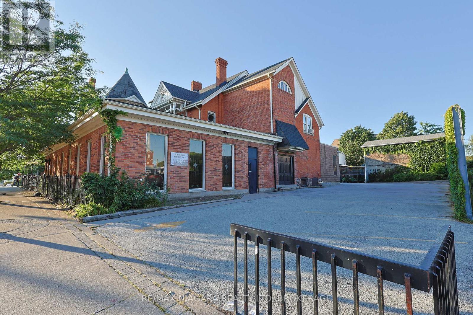 22 Academy Street, St. Catharines, Ontario  L2R 4Z6 - Photo 2 - X13659796