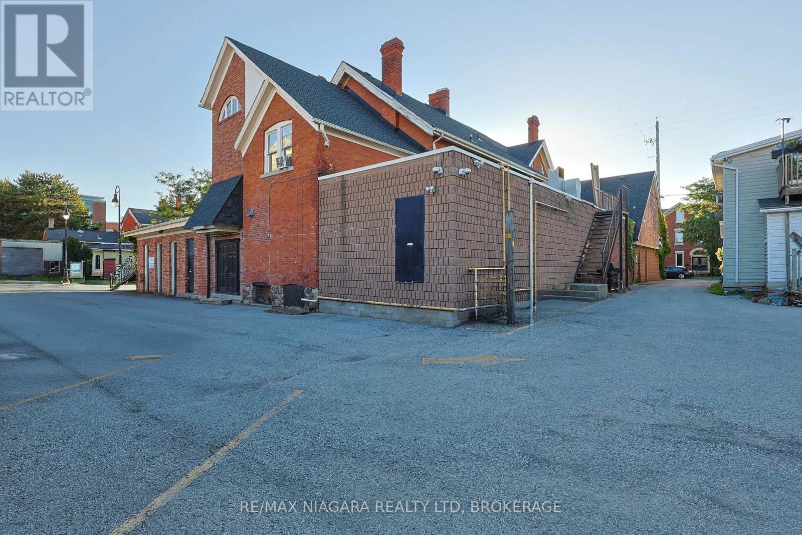 22 Academy Street, St. Catharines, Ontario  L2R 4Z6 - Photo 3 - X13659796