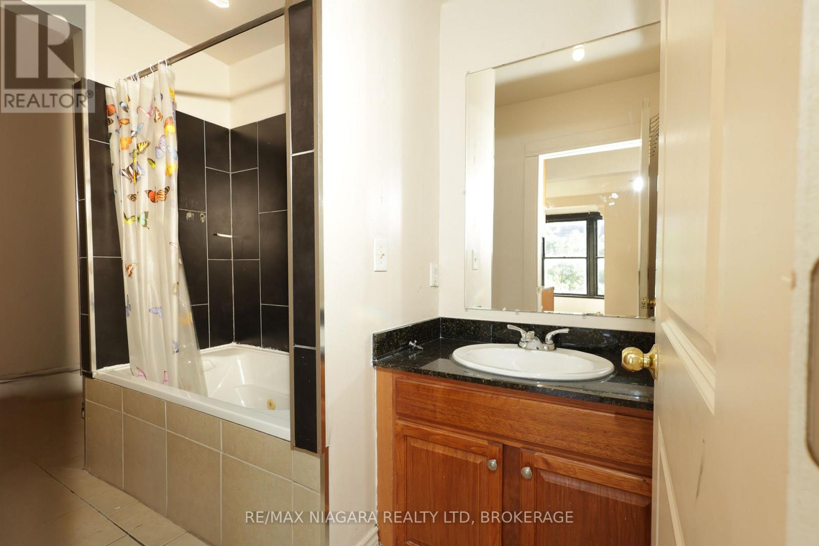 22 Academy Street, St. Catharines, Ontario  L2R 4Z6 - Photo 43 - X13659796