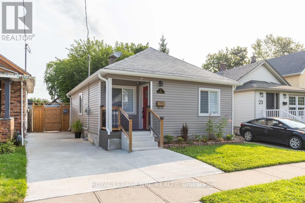 21 Trapnell Street, St. Catharines, Ontario  L2R 1B1 - Photo 1 - X13666034