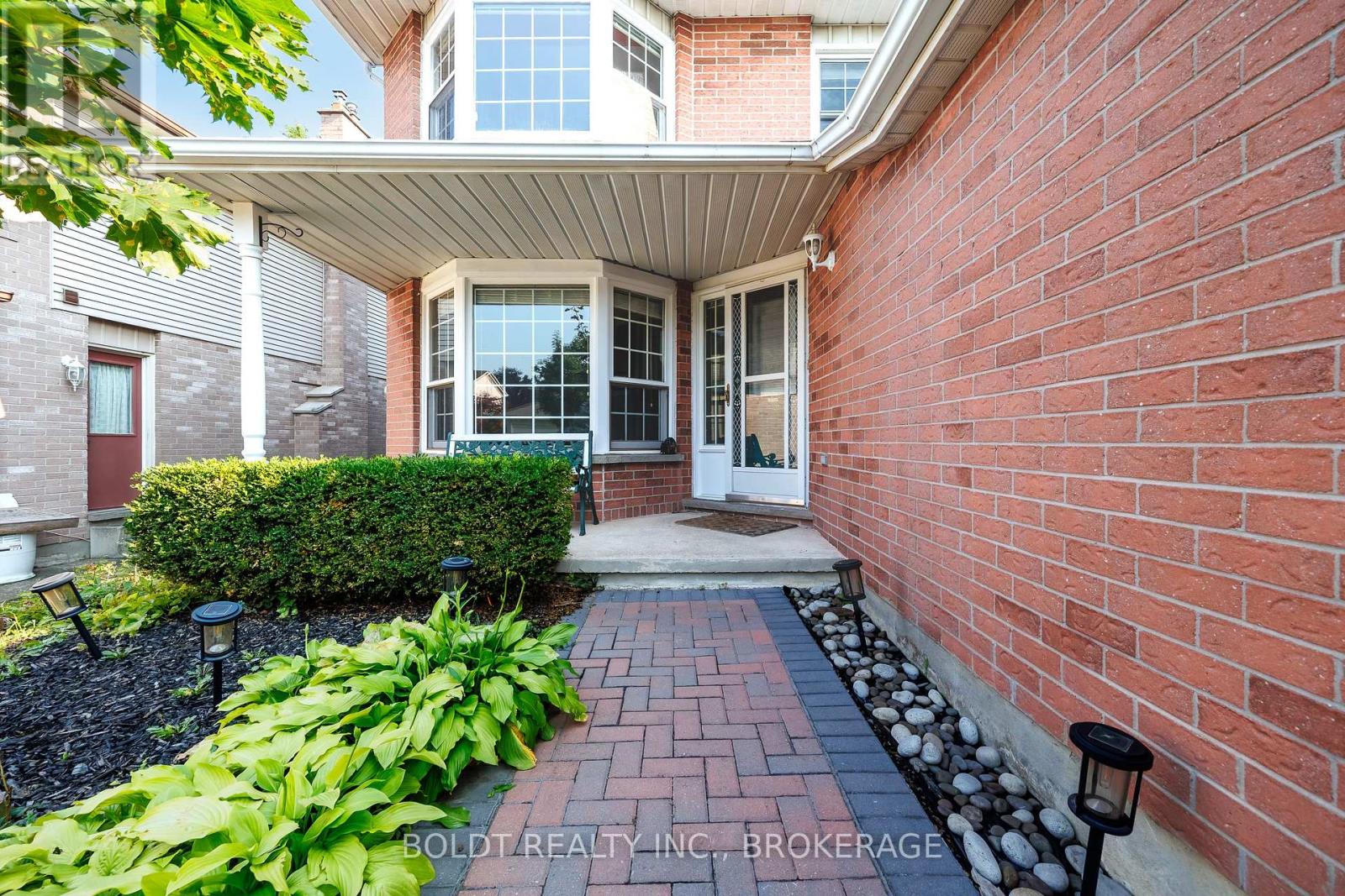 64 Carmine Crescent, St. Catharines, Ontario  L2S 3M2 - Photo 3 - X13666434
