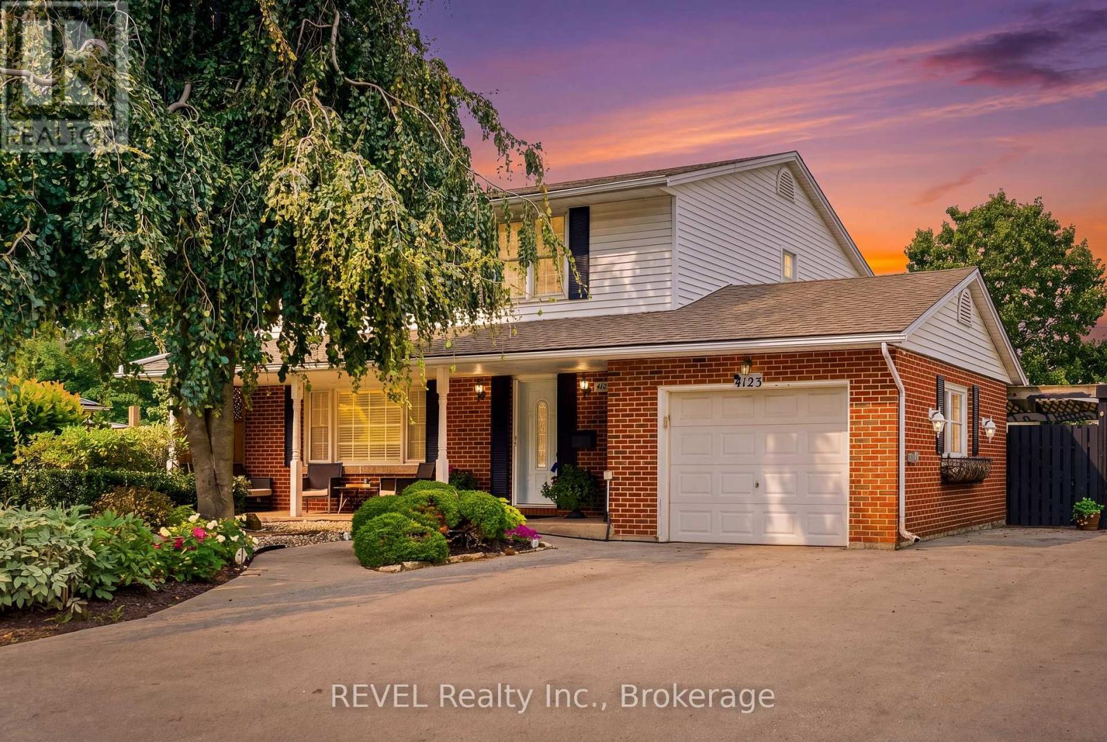 4123 Dorchester Road, Niagara Falls, Ontario  L2E 6N1 - Photo 1 - X13674088