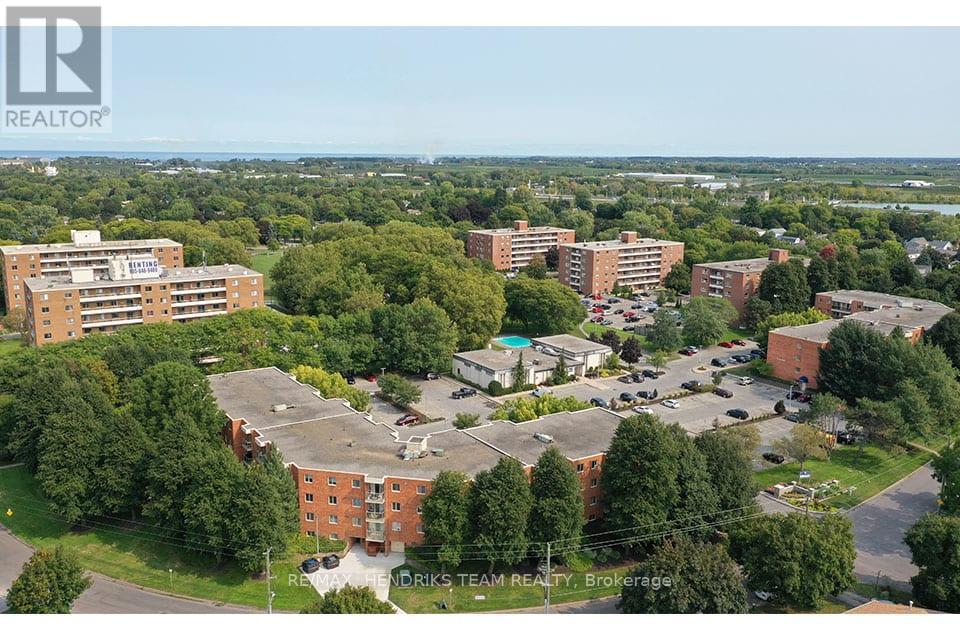 403 - 49 Leaside Drive, St. Catharines, Ontario  L2M 4G4 - Photo 1 - X13674456