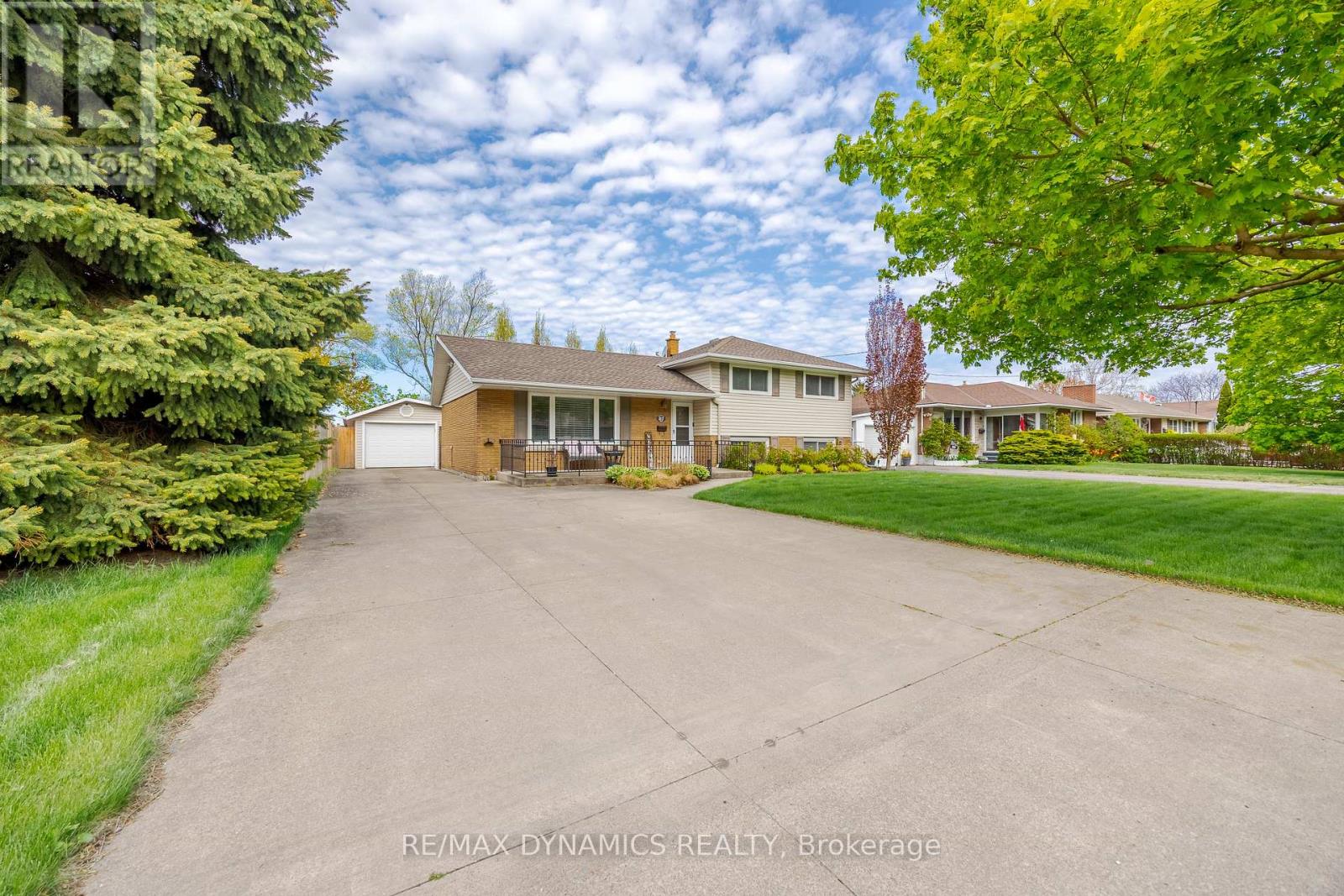 87 Rochelle Drive, St. Catharines, Ontario  L2M 6Y7 - Photo 1 - X13678274