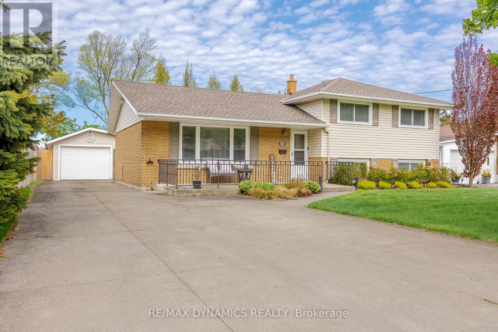 87 Rochelle Drive, St. Catharines, Ontario  L2M 6Y7 - Photo 2 - X13678274