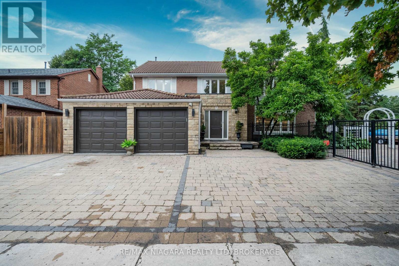 2 Aitken Circle, Markham, Ontario  L3R 7K6 - Photo 1 - N13680650
