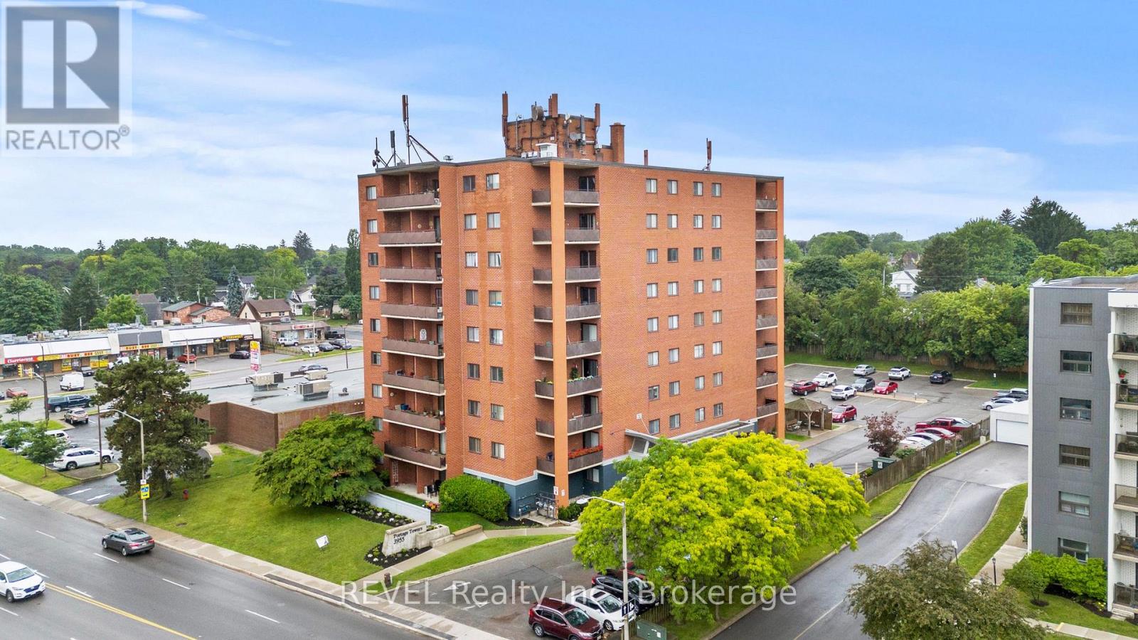 401 - 3955 Portage Road, Niagara Falls, Ontario  L2J 3W2 - Photo 1 - X13683194