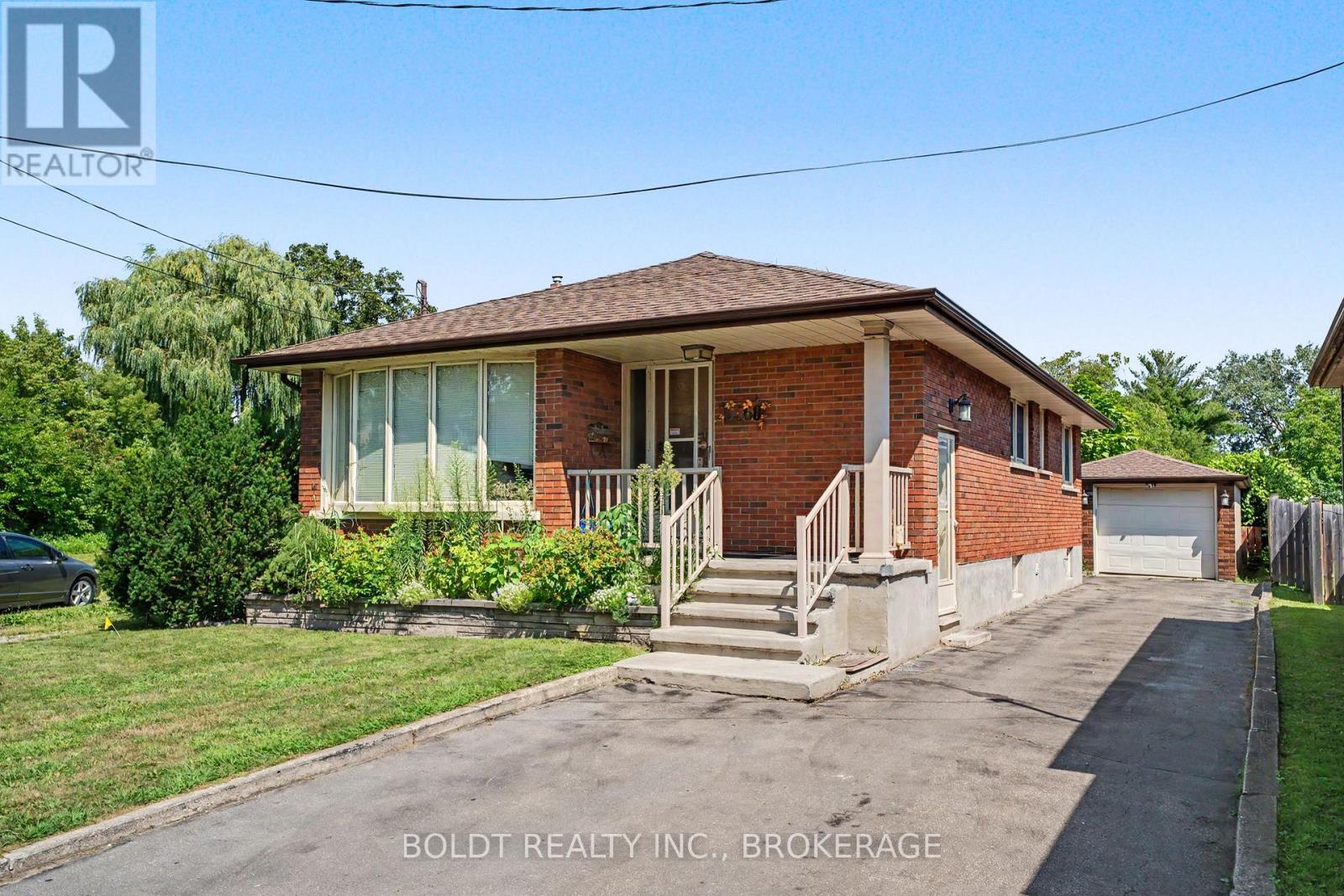 5568 Drummond Road, Niagara Falls, Ontario  L2G 4L3 - Photo 1 - X13683874