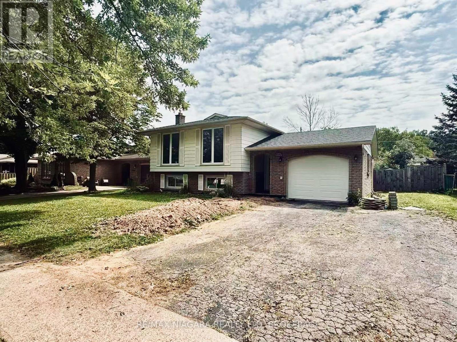 3102 Ussher Street, Niagara Falls, Ontario  L2G 6M2 - Photo 1 - X13687020