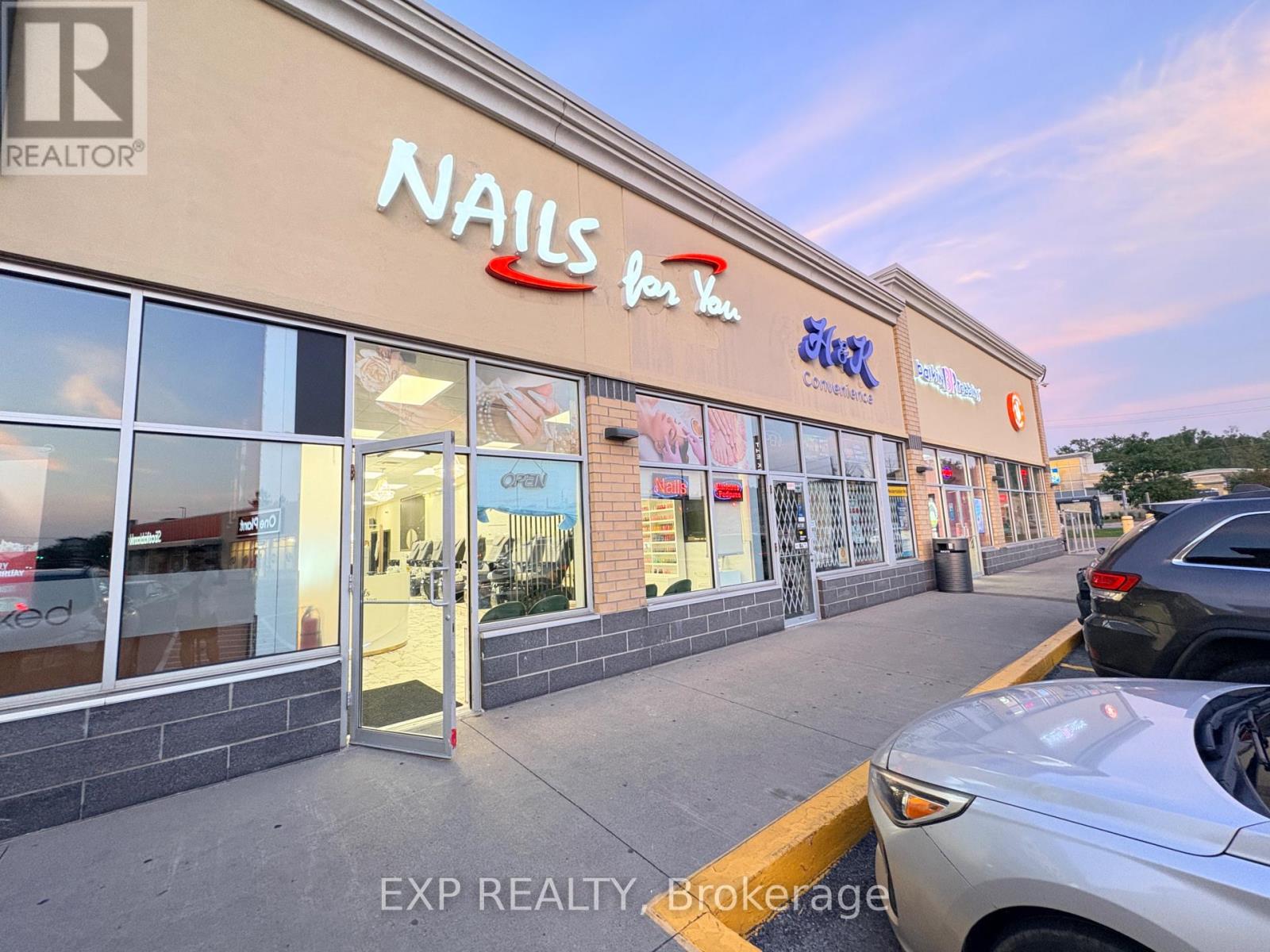 #310 - 343,310 Glendale Avenue, St. Catharines, Ontario  L2T 1K1 - Photo 1 - X13688022