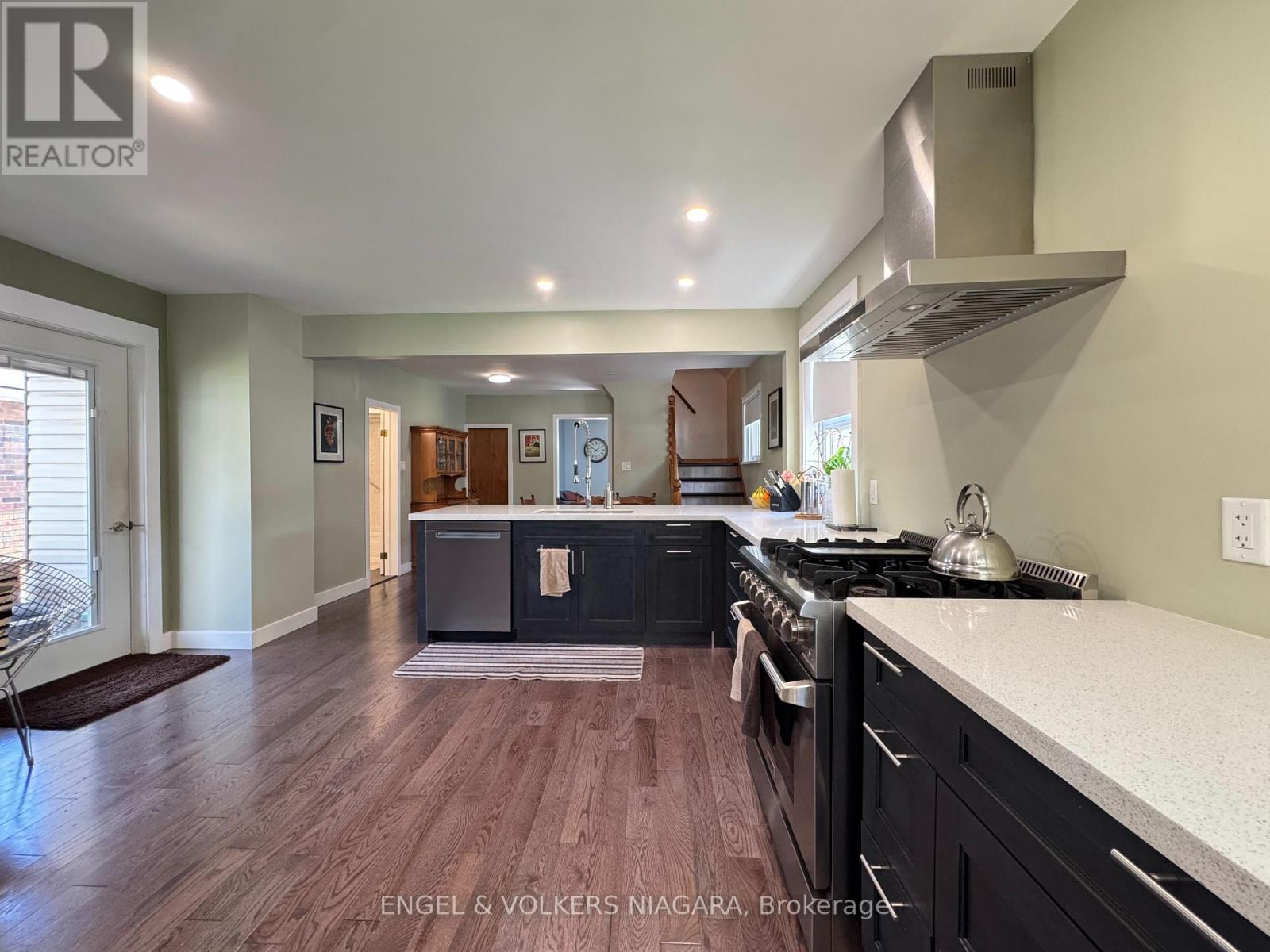 61 Hamilton Street, St. Catharines, Ontario  L2S 1K8 - Photo 12 - X13691588