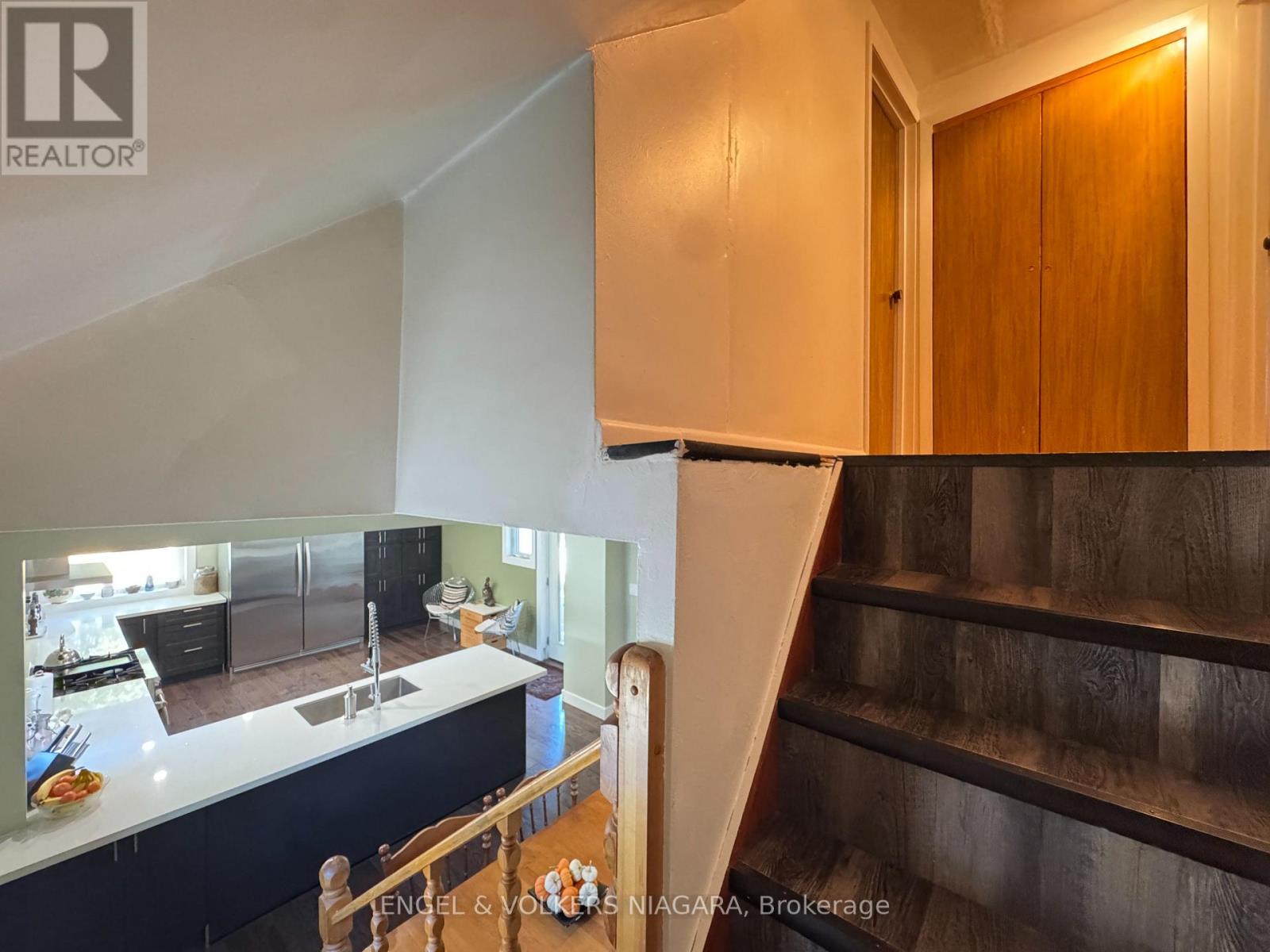 61 Hamilton Street, St. Catharines, Ontario  L2S 1K8 - Photo 6 - X13691588