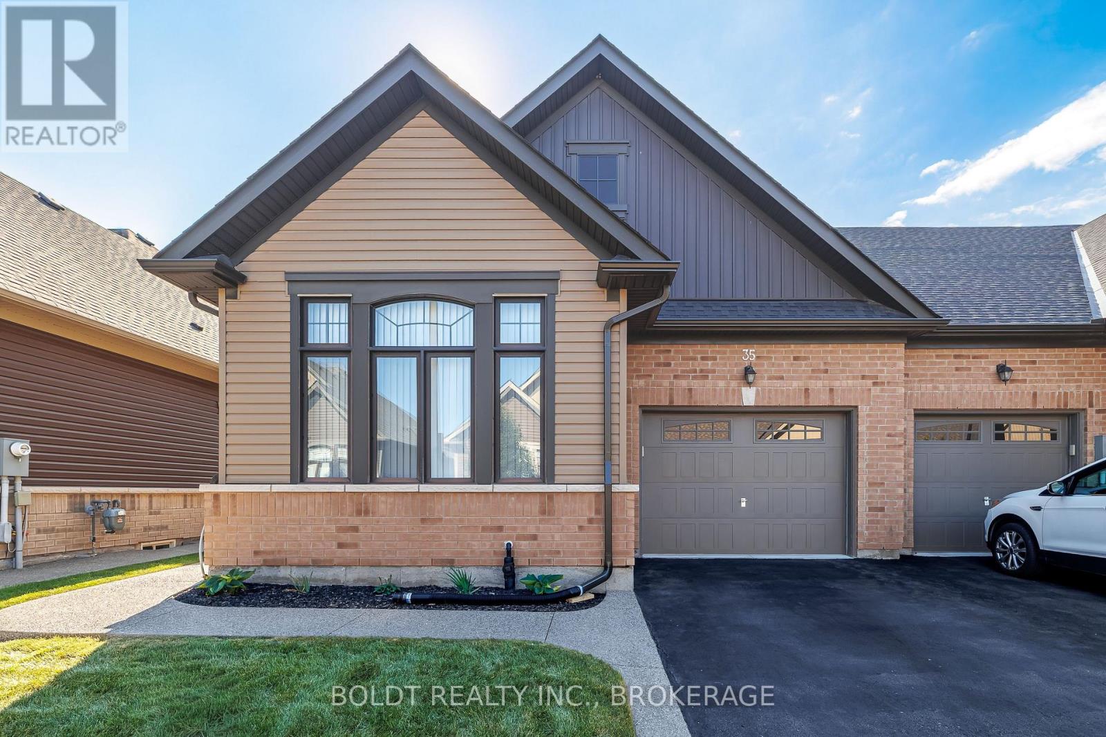35 Cosmopolitan Common, St. Catharines, Ontario  L2M 0B8 - Photo 1 - X13691738