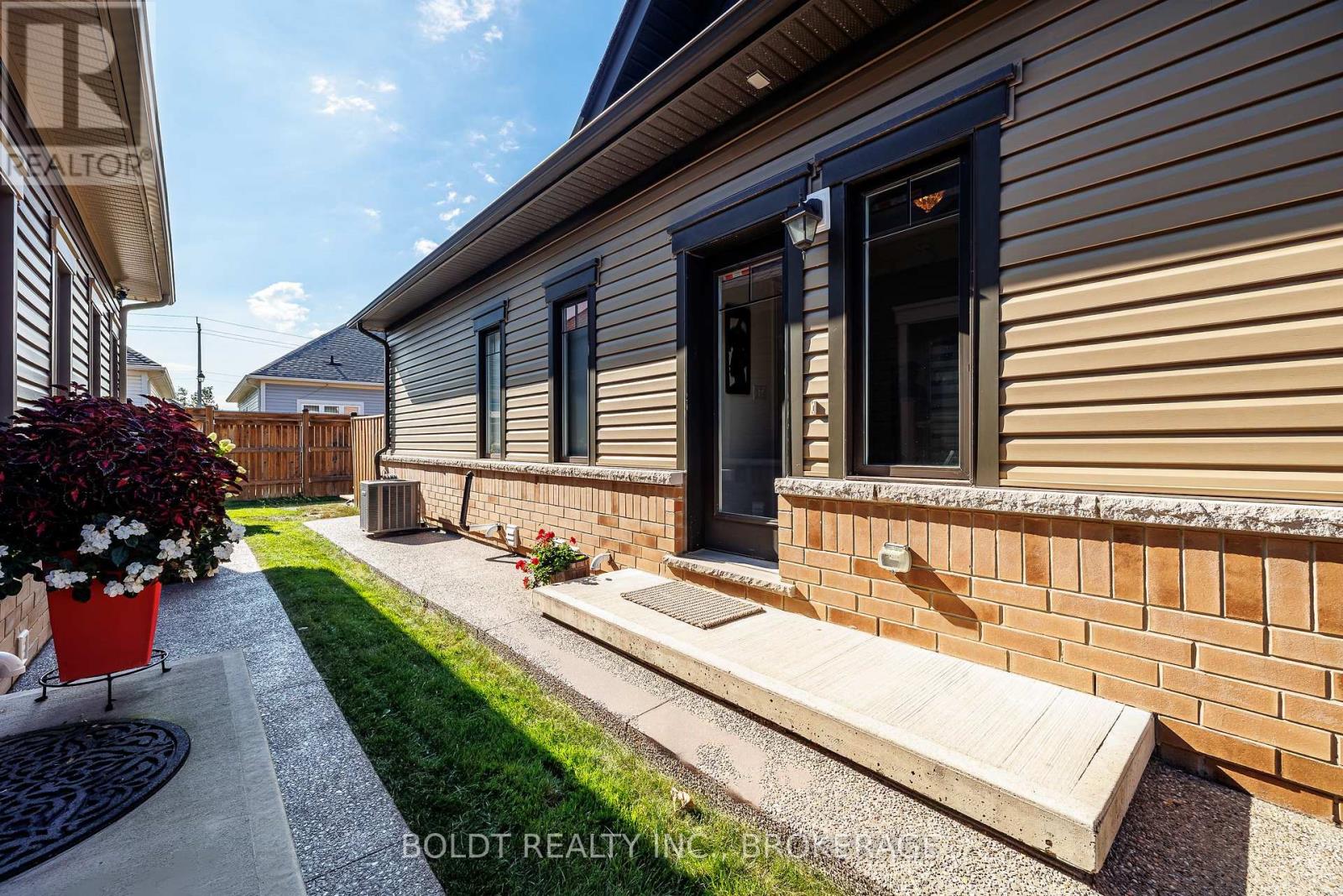 35 Cosmopolitan Common, St. Catharines, Ontario  L2M 0B8 - Photo 27 - X13691738
