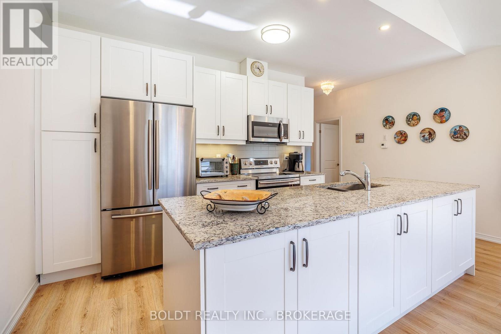 35 Cosmopolitan Common, St. Catharines, Ontario  L2M 0B8 - Photo 6 - X13691738