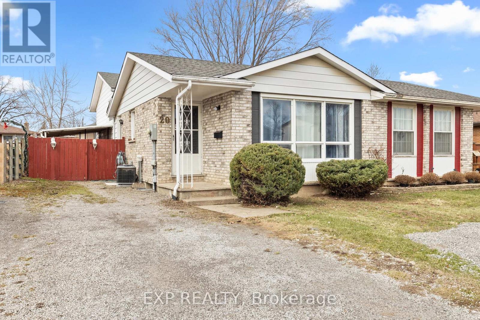 20 Canterbury Drive, St. Catharines, Ontario  L2P 3M7 - Photo 1 - X13695384
