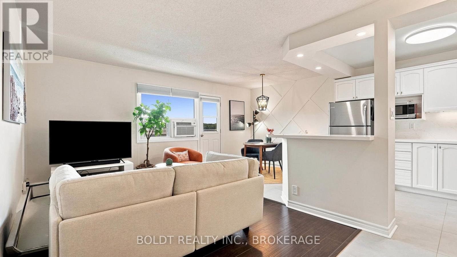 307 - 264 Oakdale Avenue, St. Catharines, Ontario  L2P 2K4 - Photo 3 - X13695392