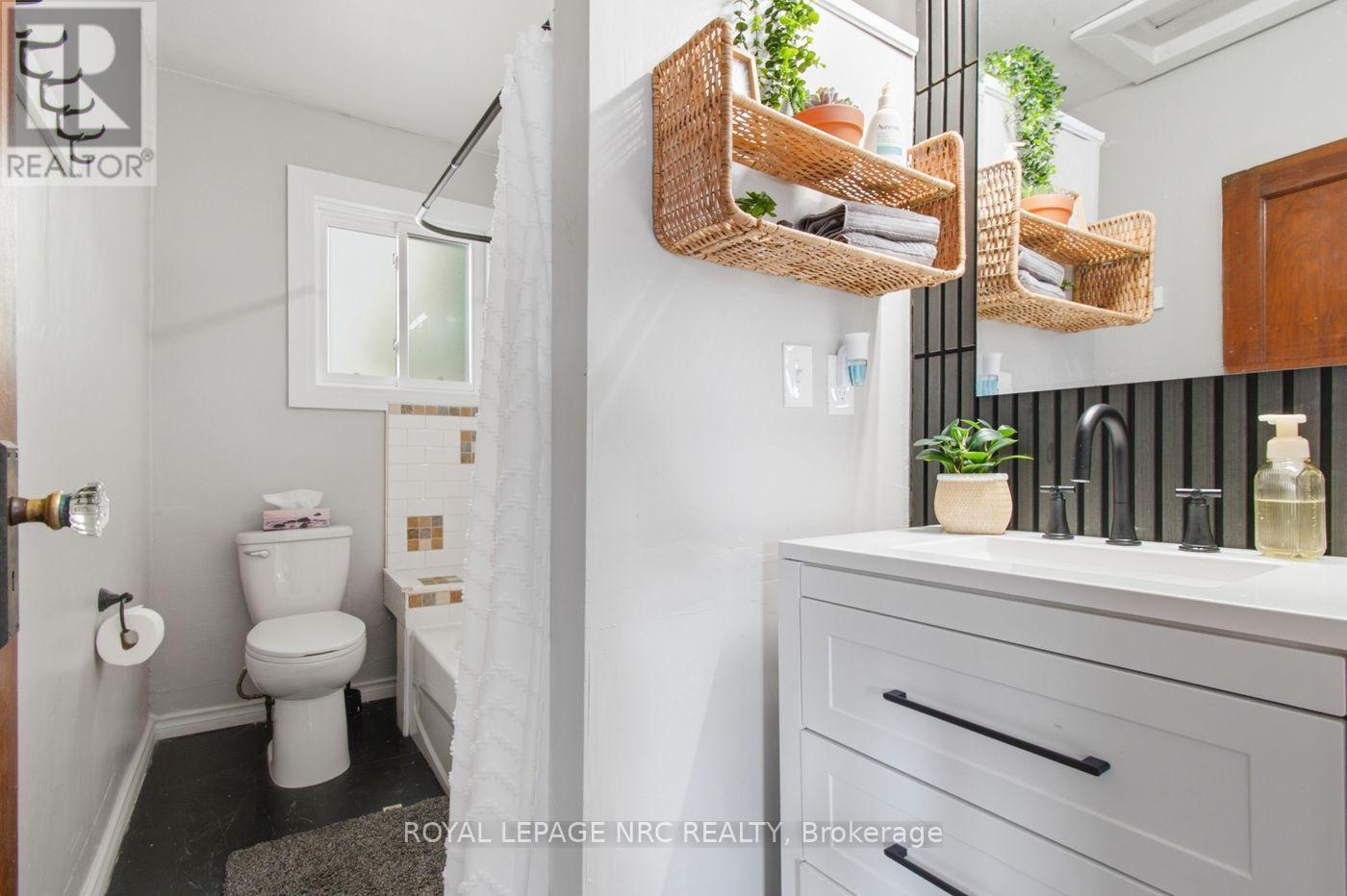 79 Carlton Street, St. Catharines, Ontario  L2R 1R1 - Photo 15 - X13695402